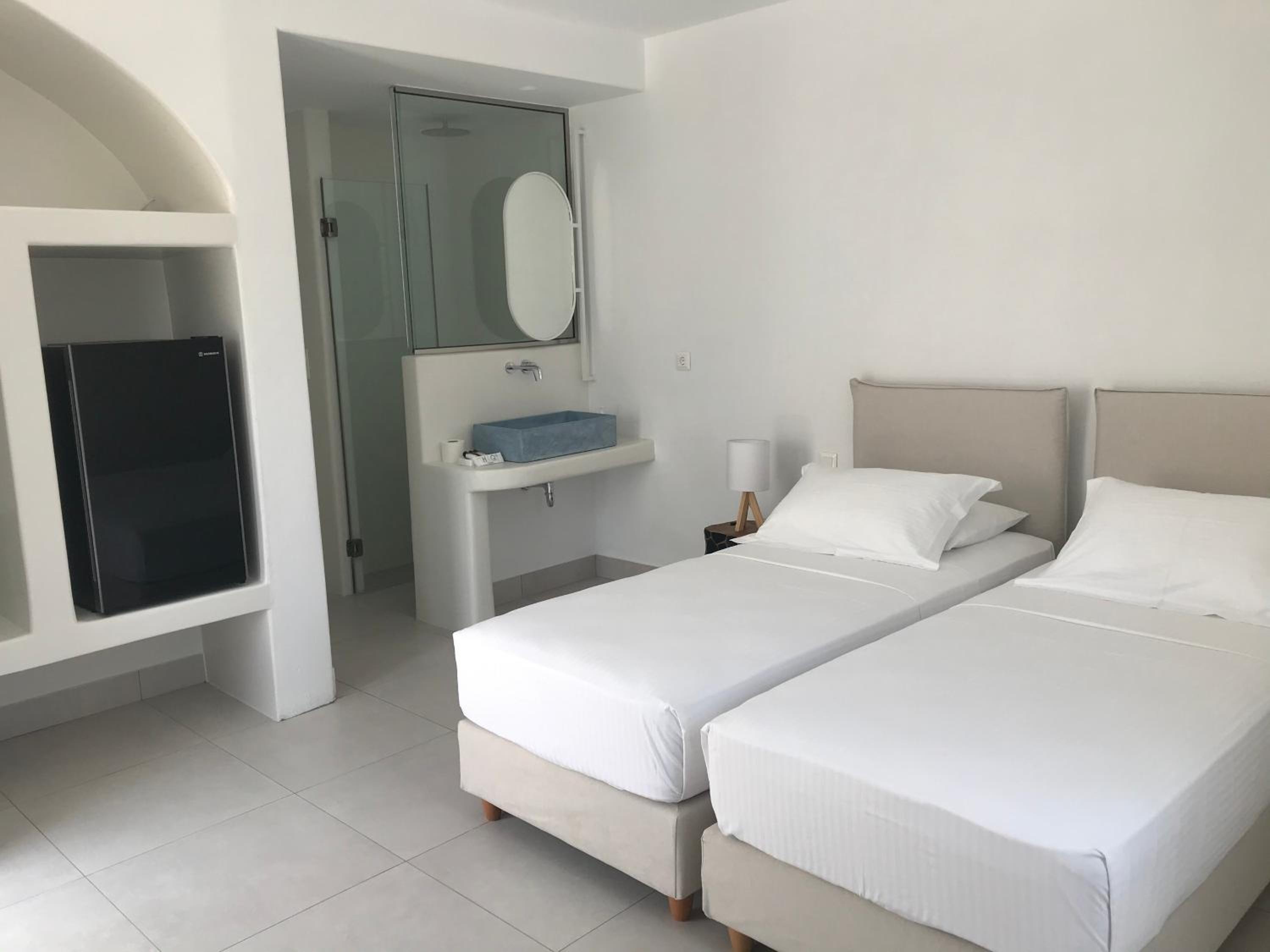 Deluxe Double Room - Photo 13