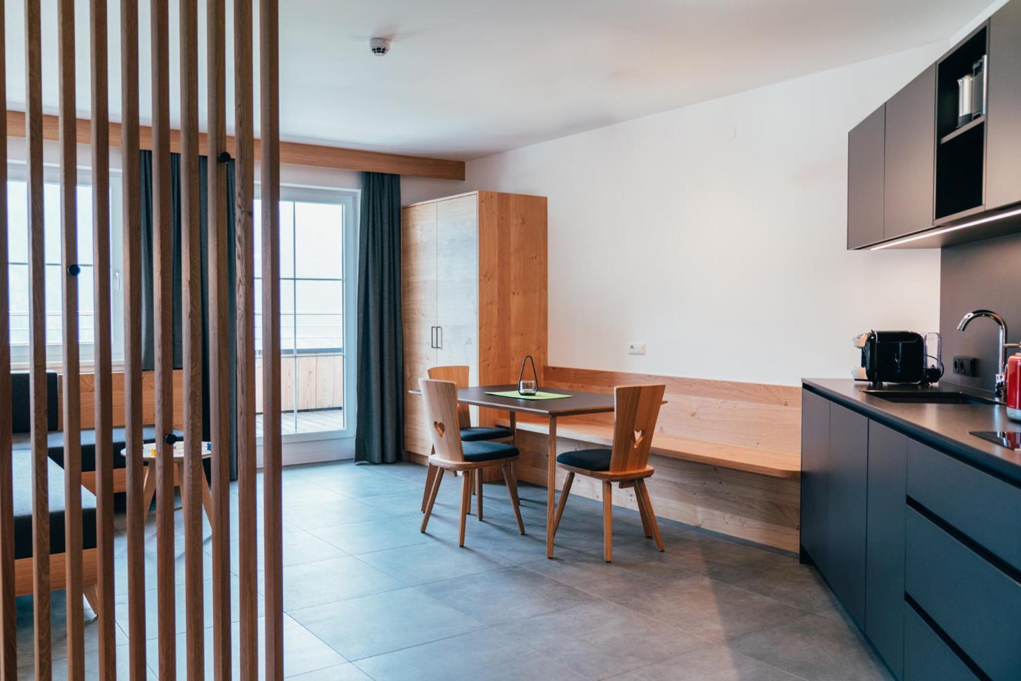 One-Bedroom Deluxe Apartment with Mountain View - Photo 17