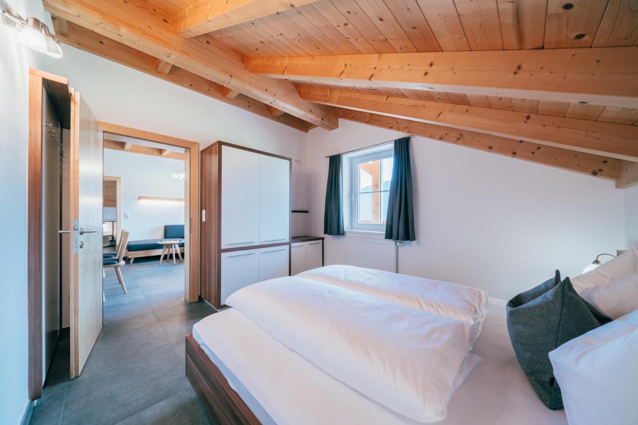 One-Bedroom Deluxe Apartment with Mountain View - Photo 4