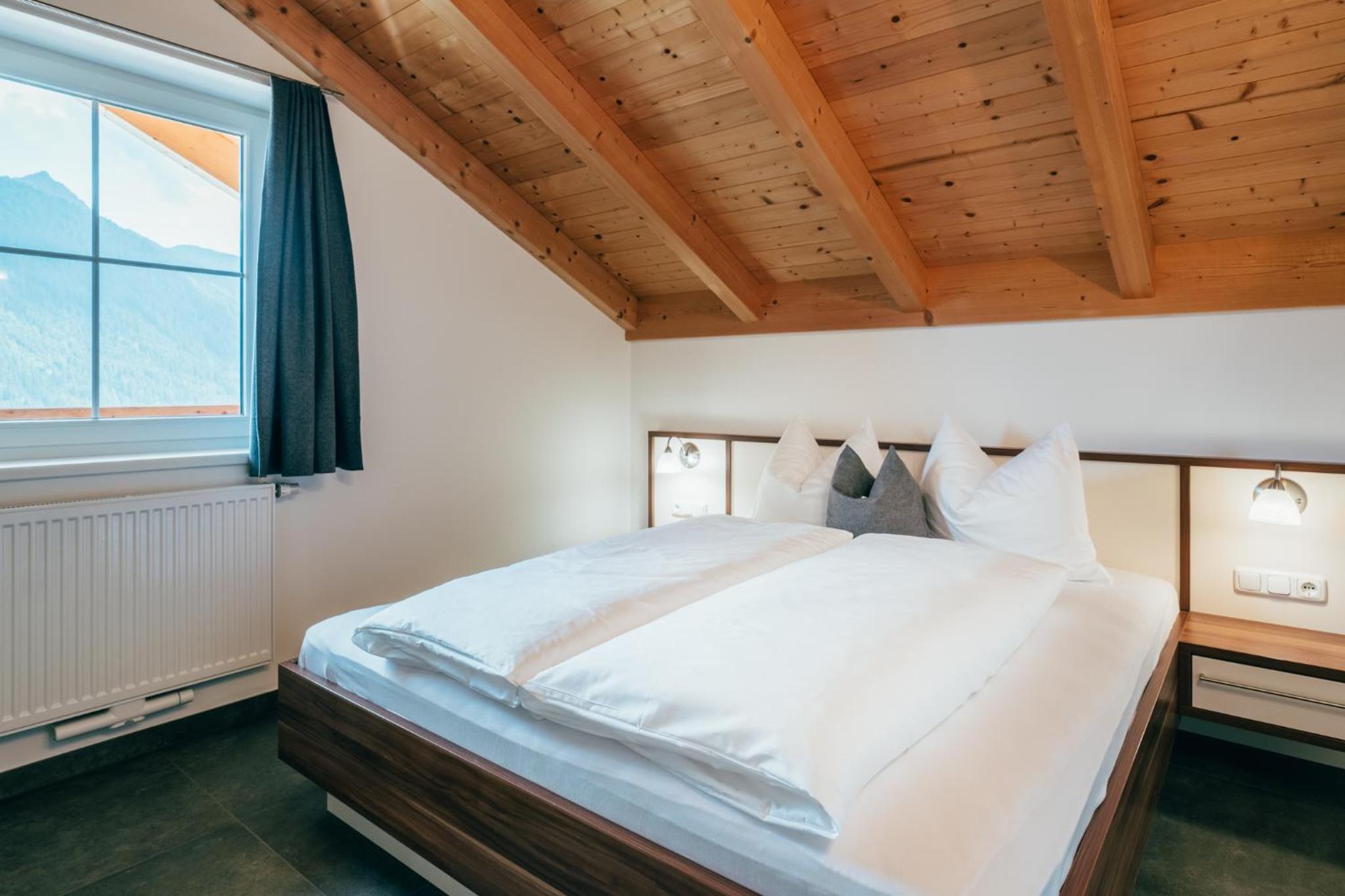 One-Bedroom Deluxe Apartment with Mountain View - Photo 5