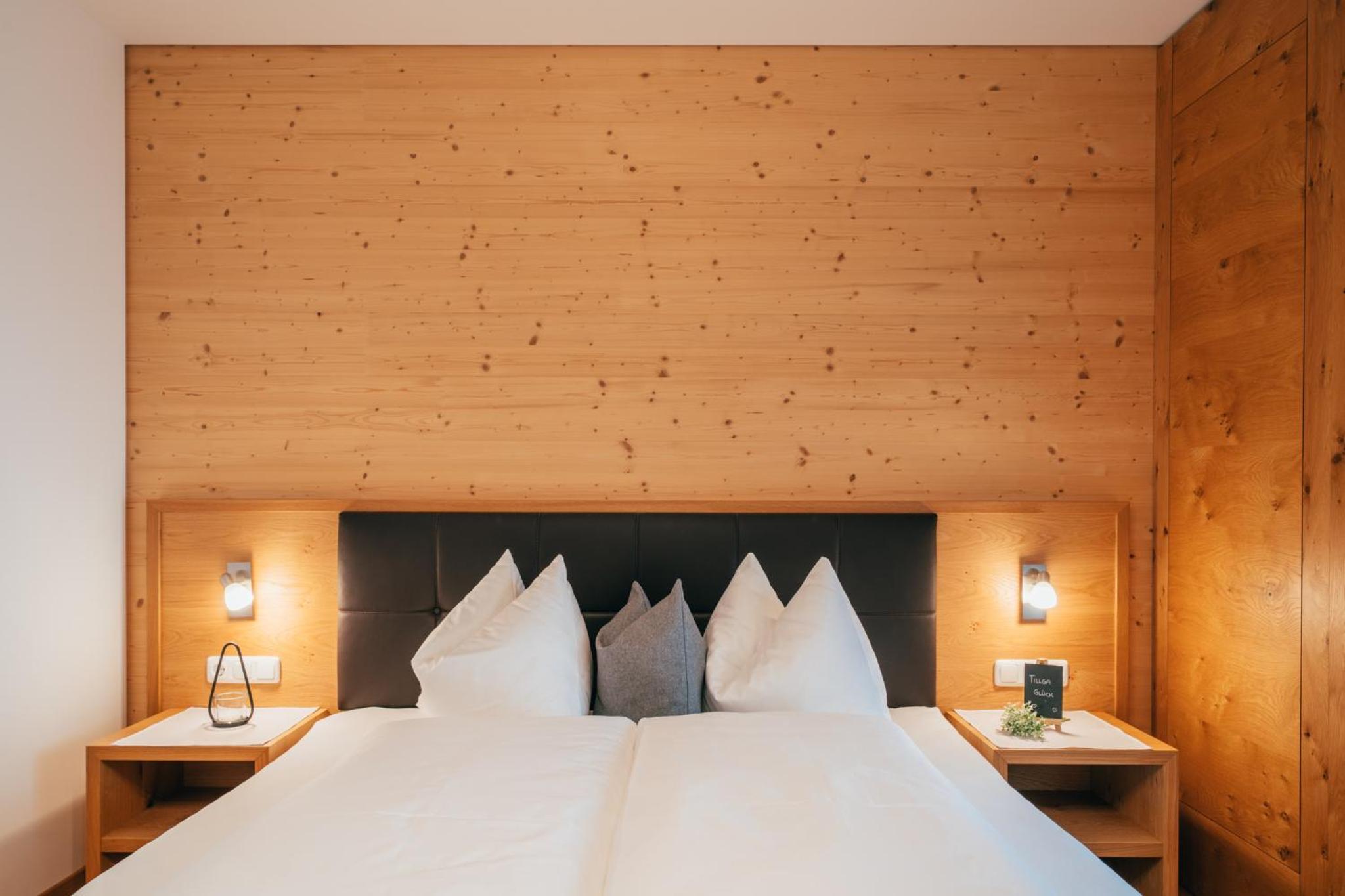 One-Bedroom Suite with Mountain View - Photo 5