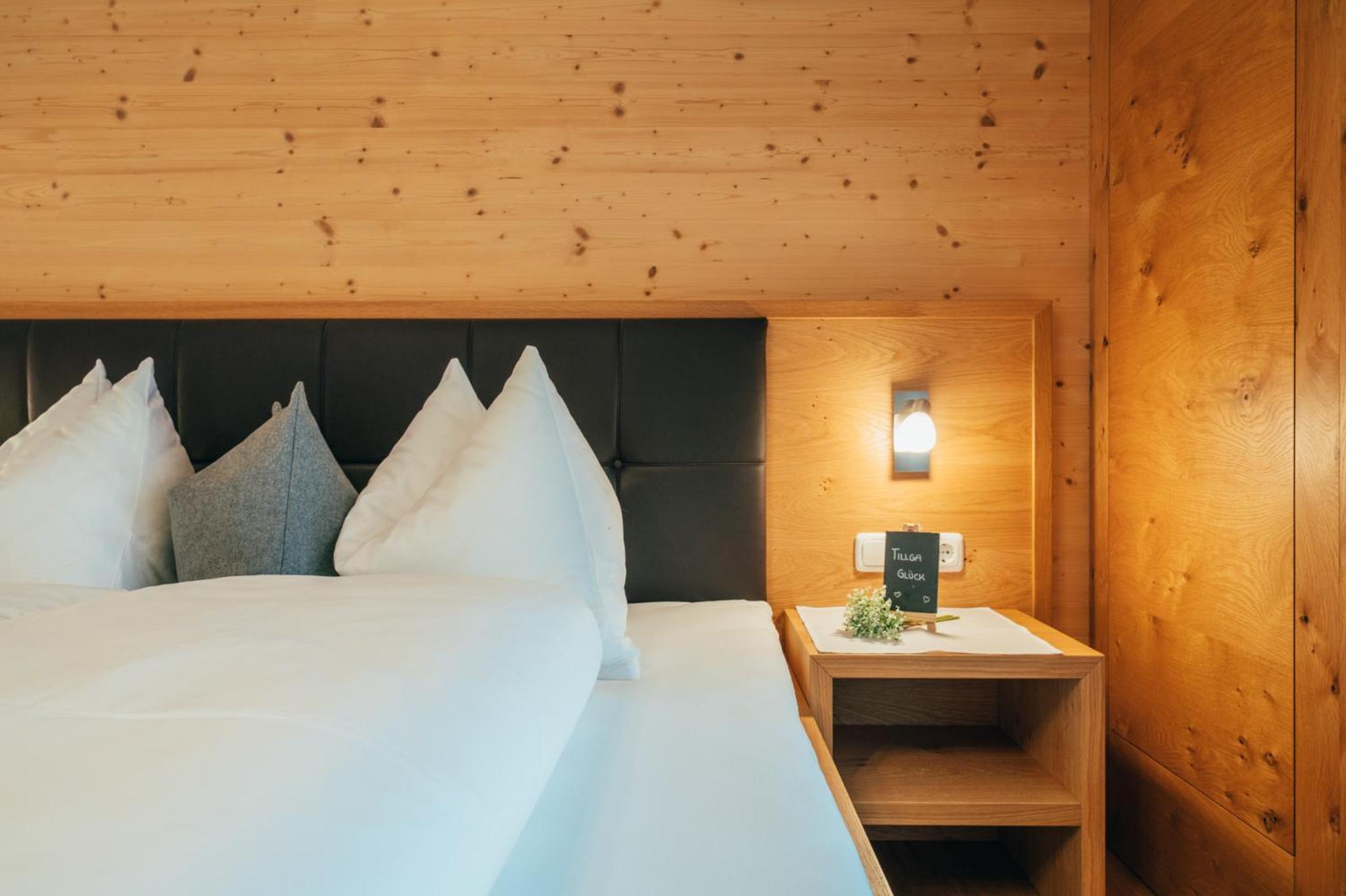 Two-Bedroom Deluxe Suite with Mountain View - Photo 9