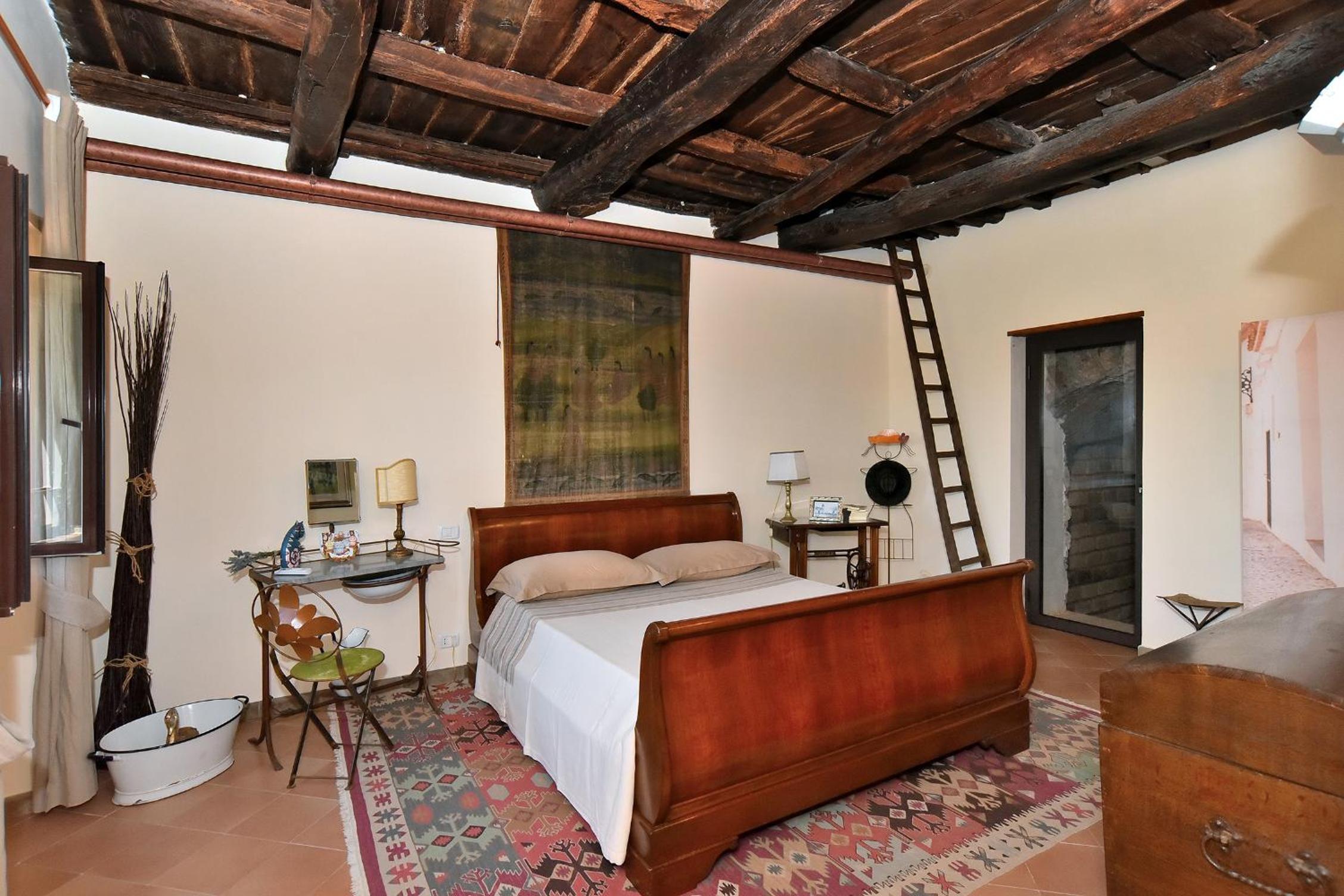 One-Bedroom House - Photo 27