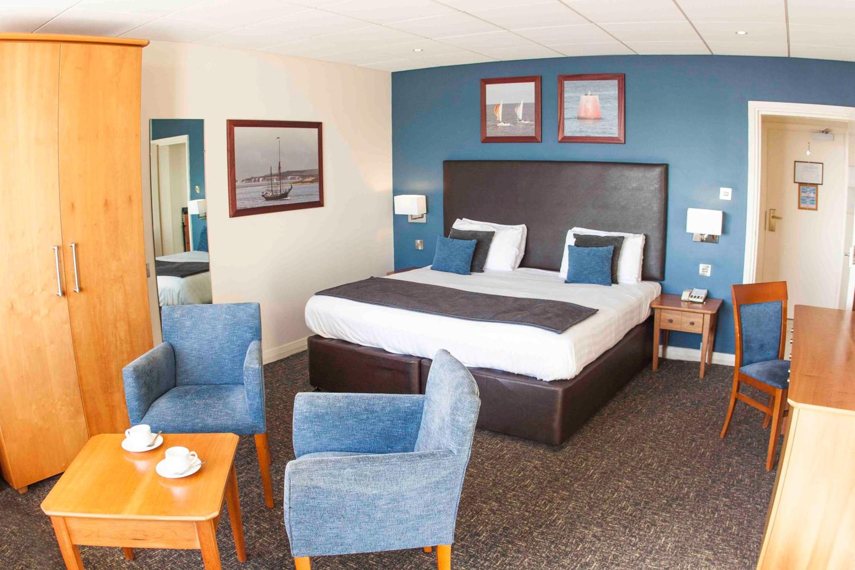 Double Room with Harbor View - Photo 3