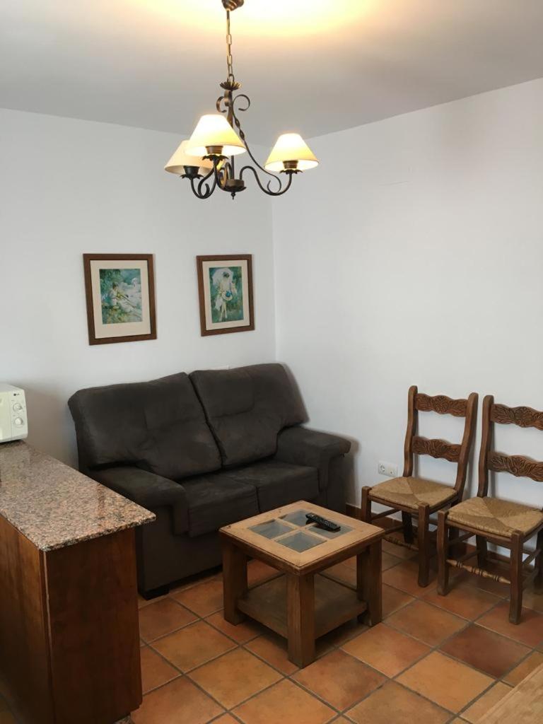 One-Bedroom Apartment - Photo 2
