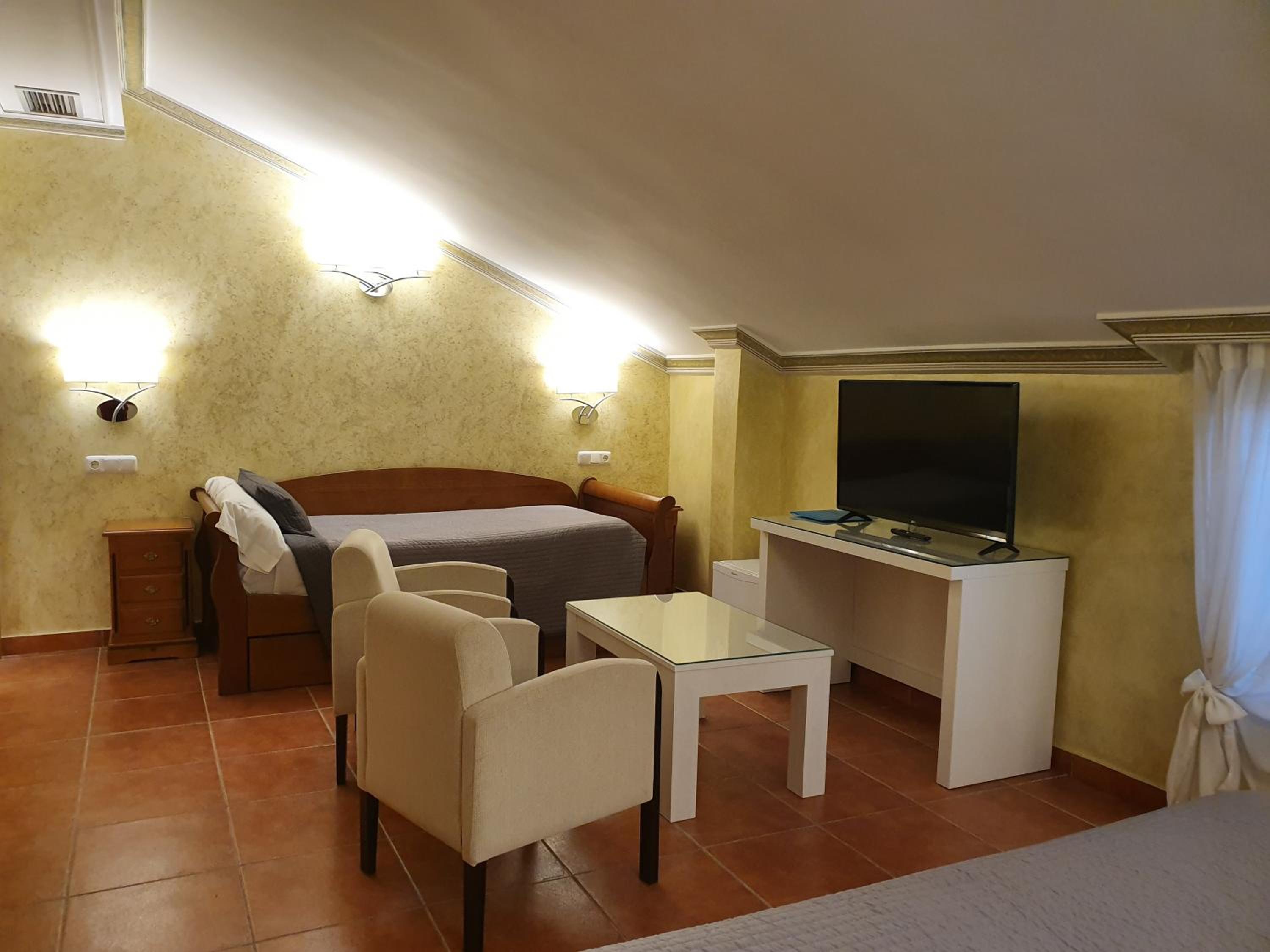 Triple Room - Attic photo 2