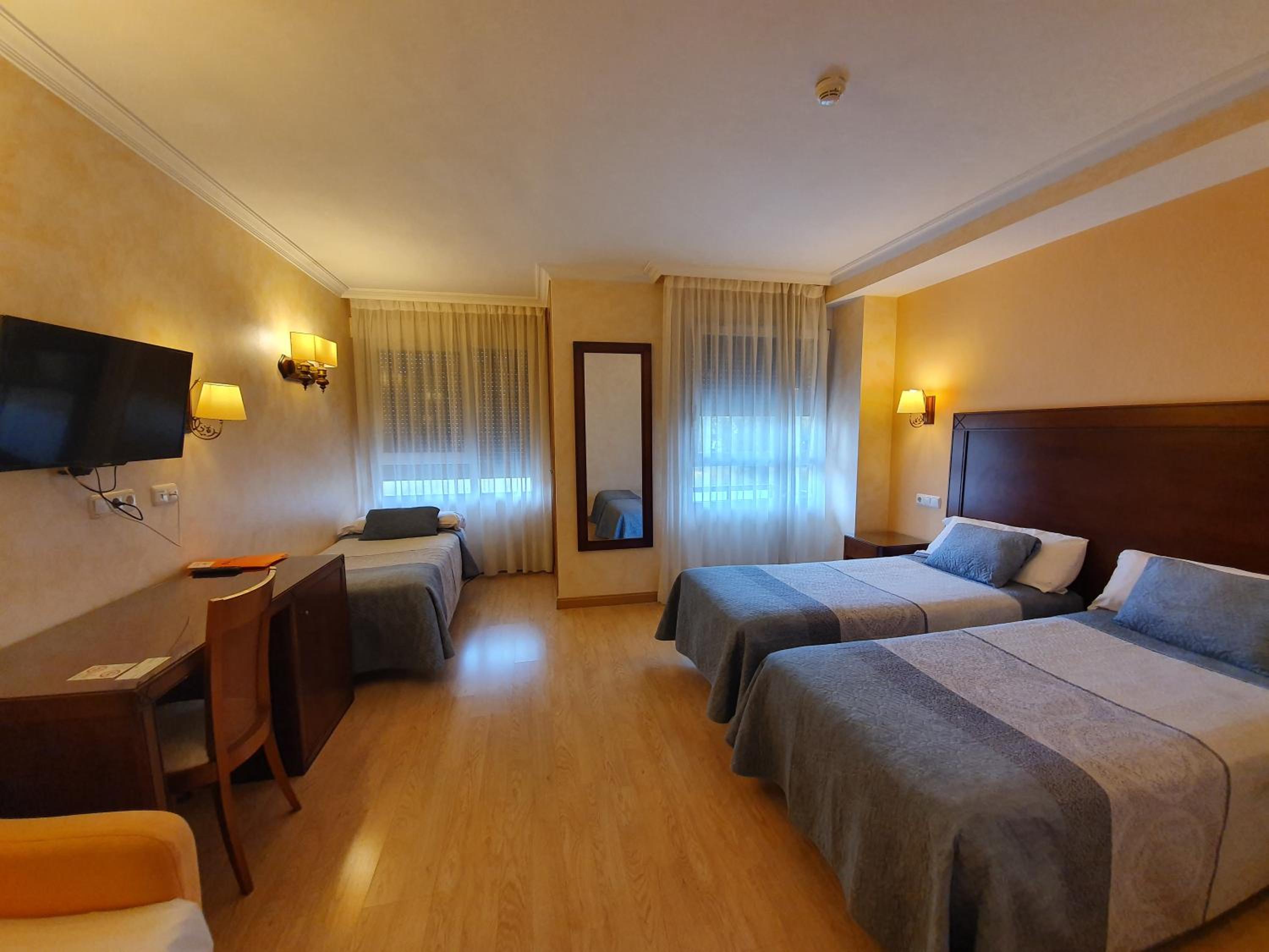 Superior Triple Room photo 2