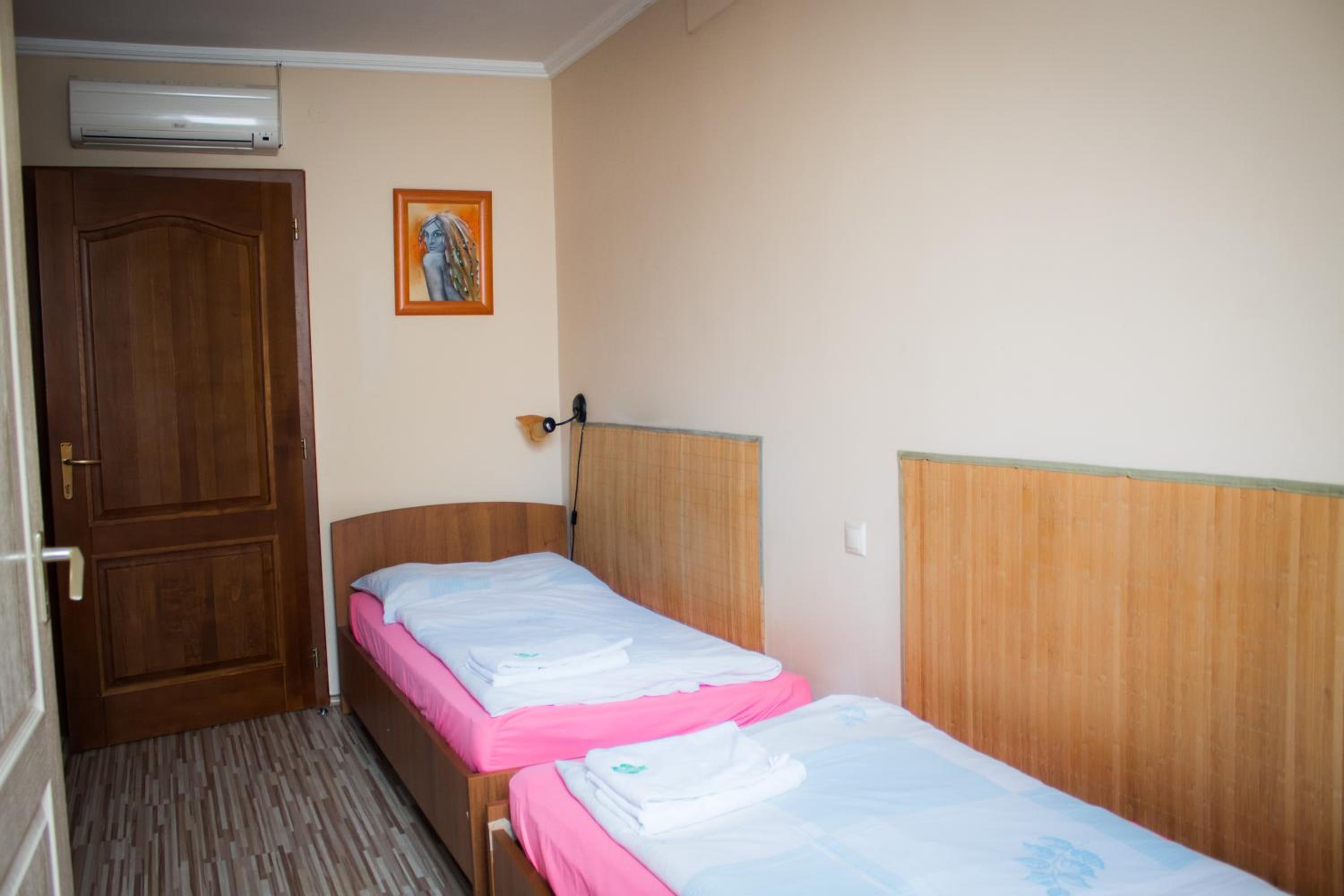 Twin Room - Photo 1