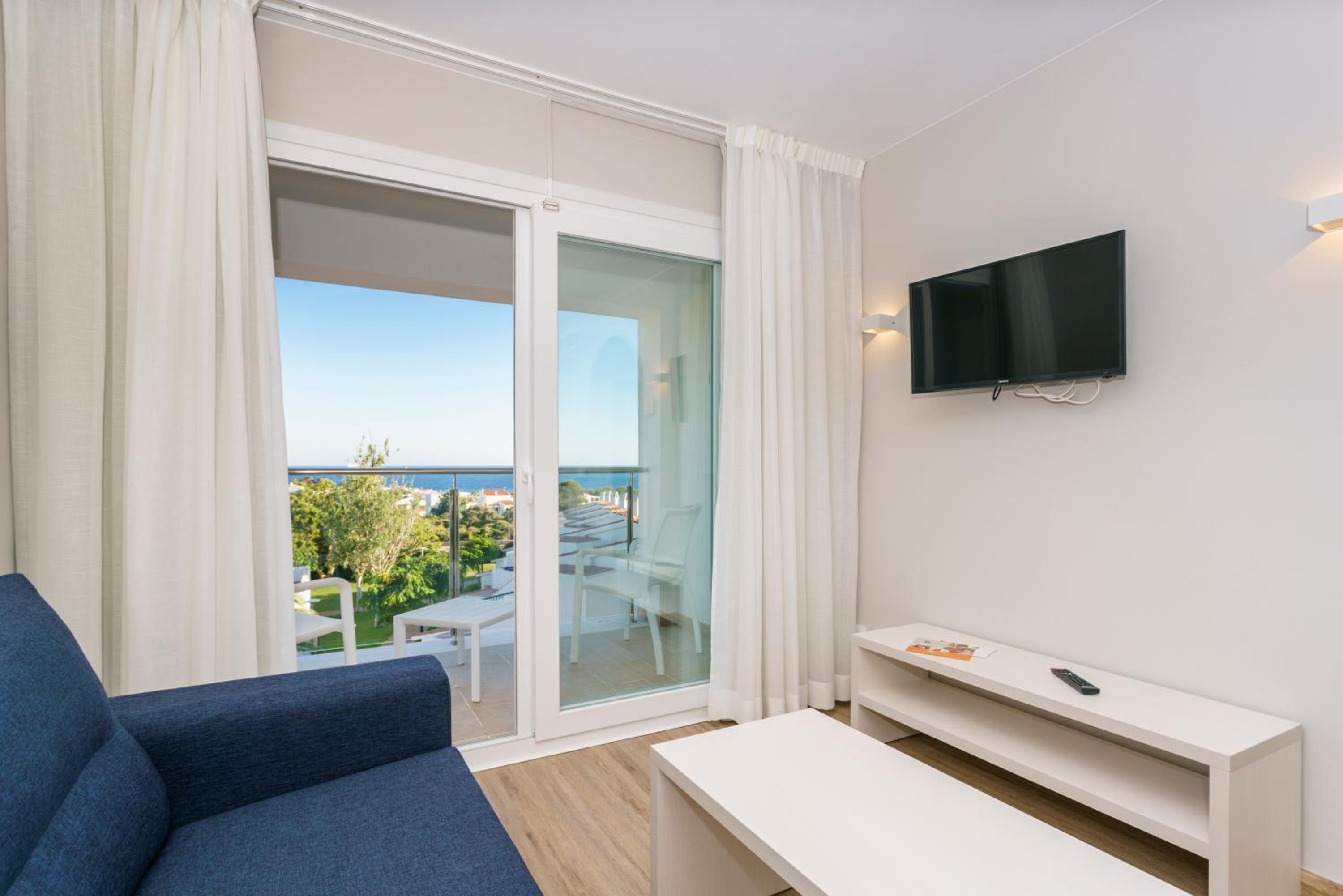 Suite Premium de Dos Habitaciones - Acceso al Parque Acuático Incluido (4 Adultos + 2 Niños)