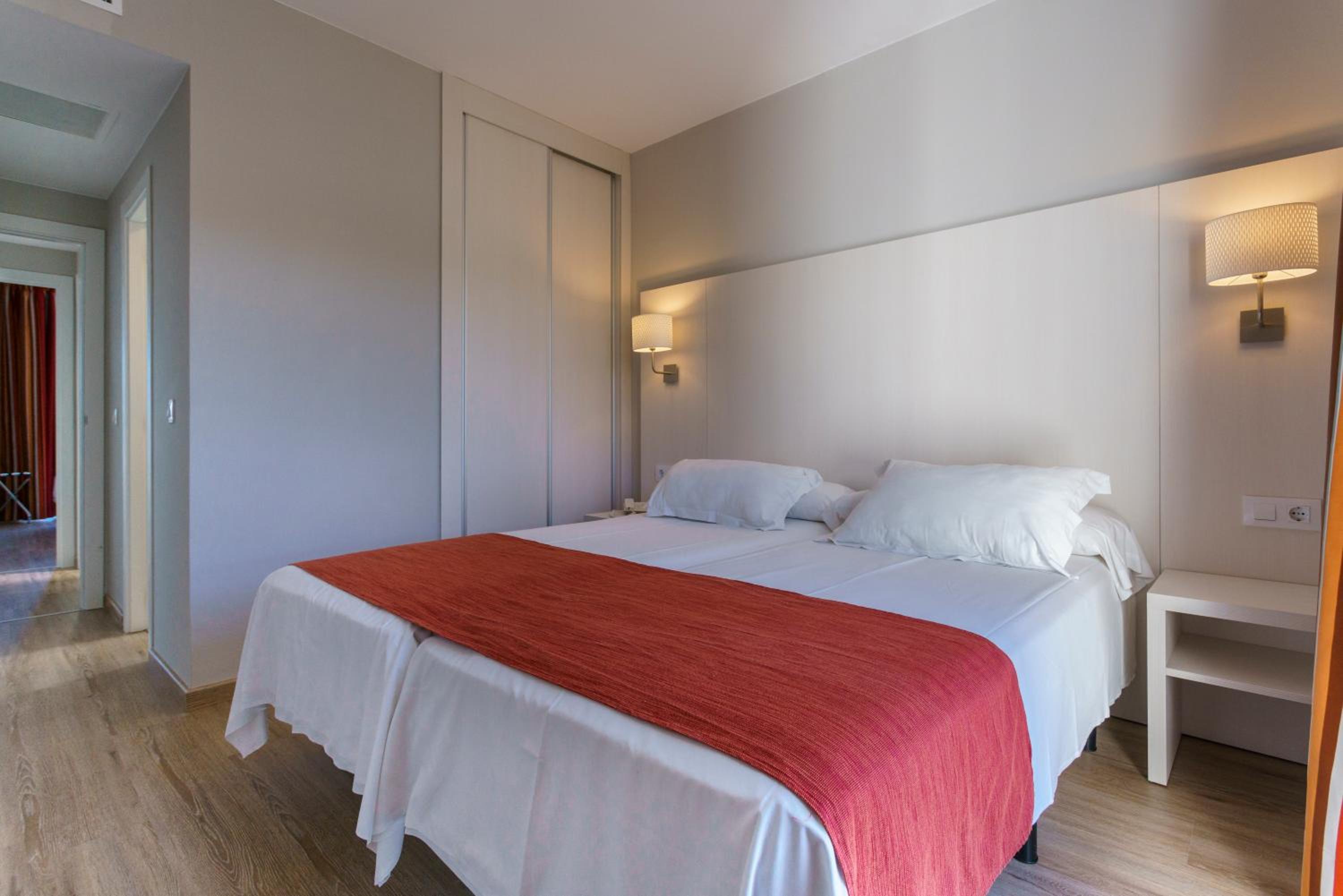Two Bedroom Premium Suite - Water Park Access Included (4 Adults + 1 Child)  photo 2
