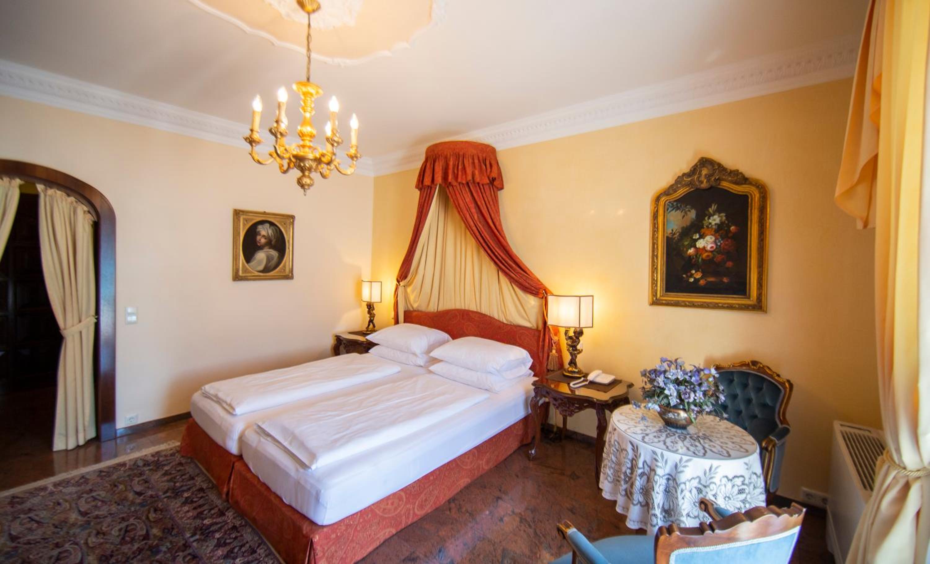 Deluxe Double Room with Balcony - Photo 1