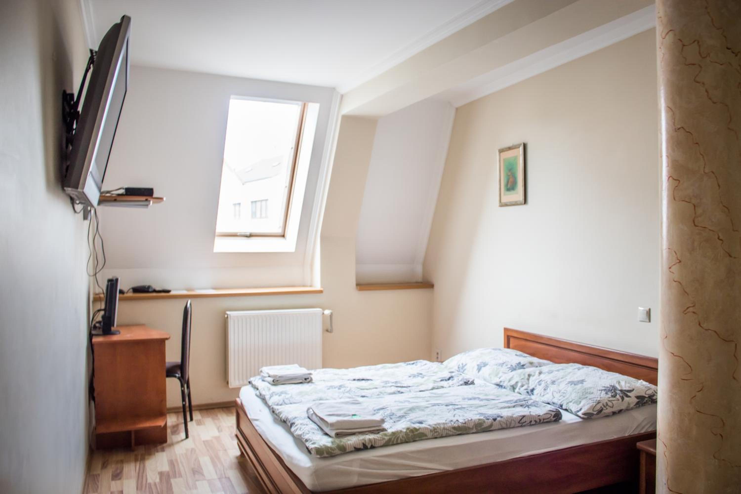 Double Room - Photo 5