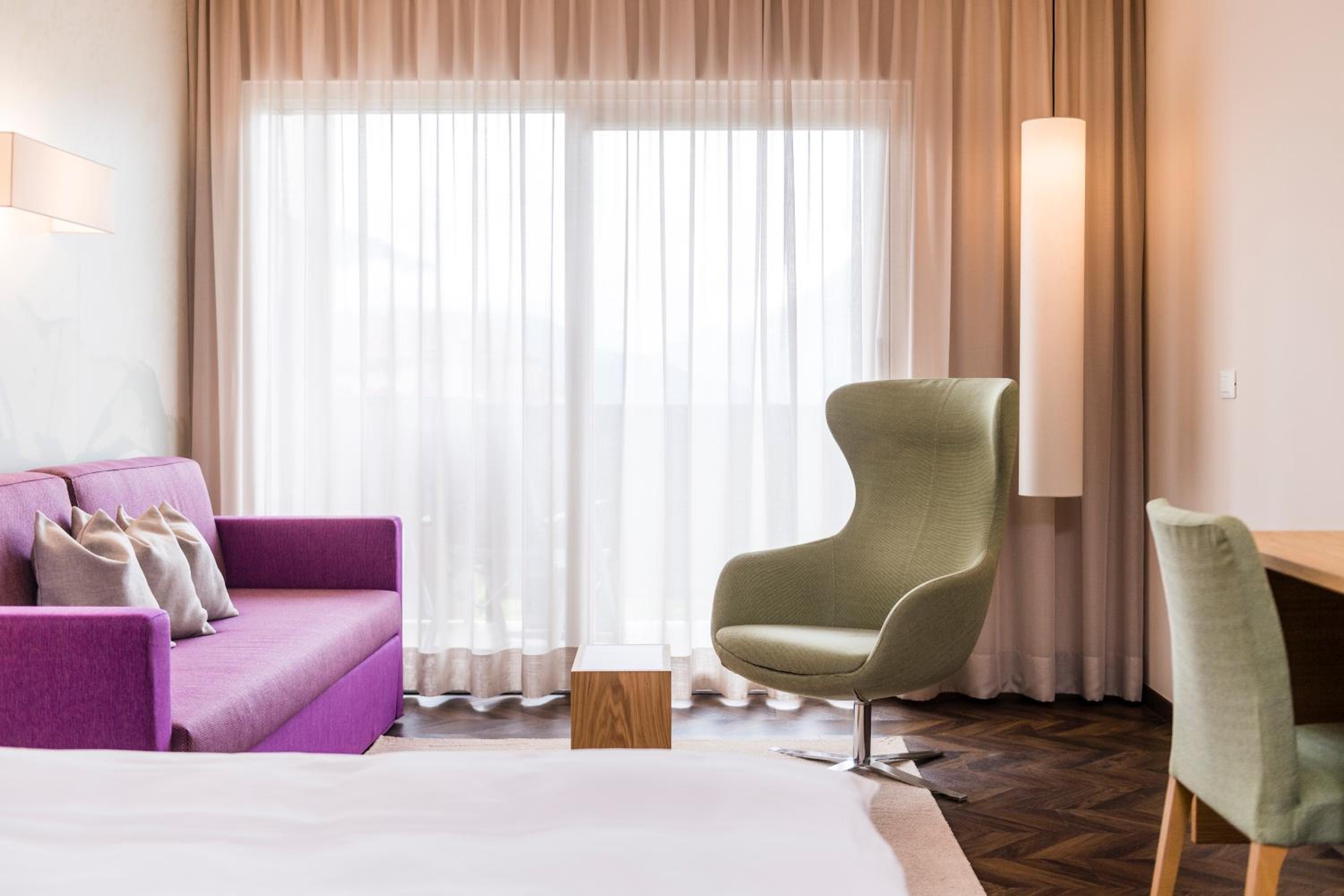 Deluxe Double Room with Balcony - Photo 4