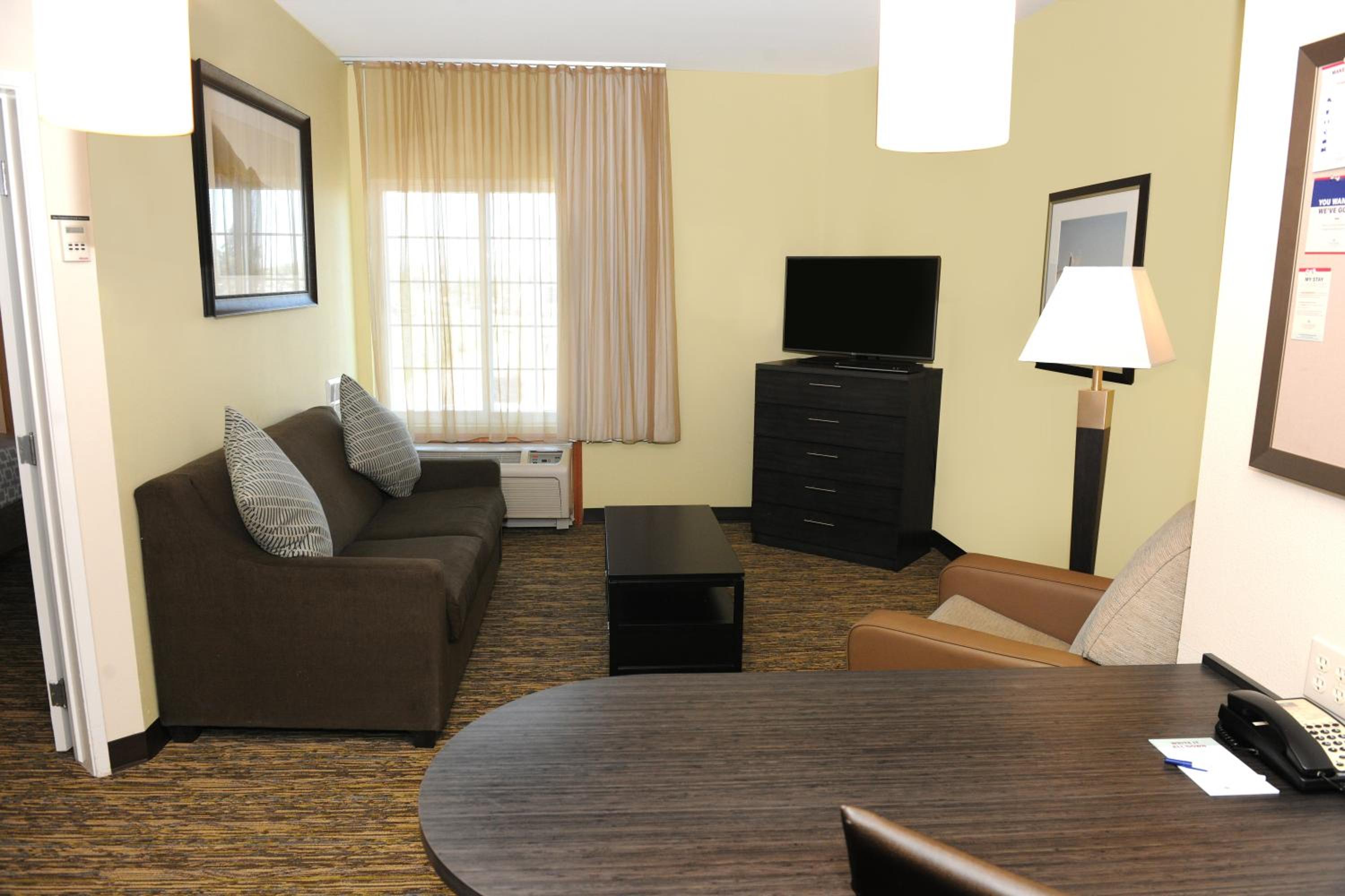 One-Bedroom Suite - Photo 3