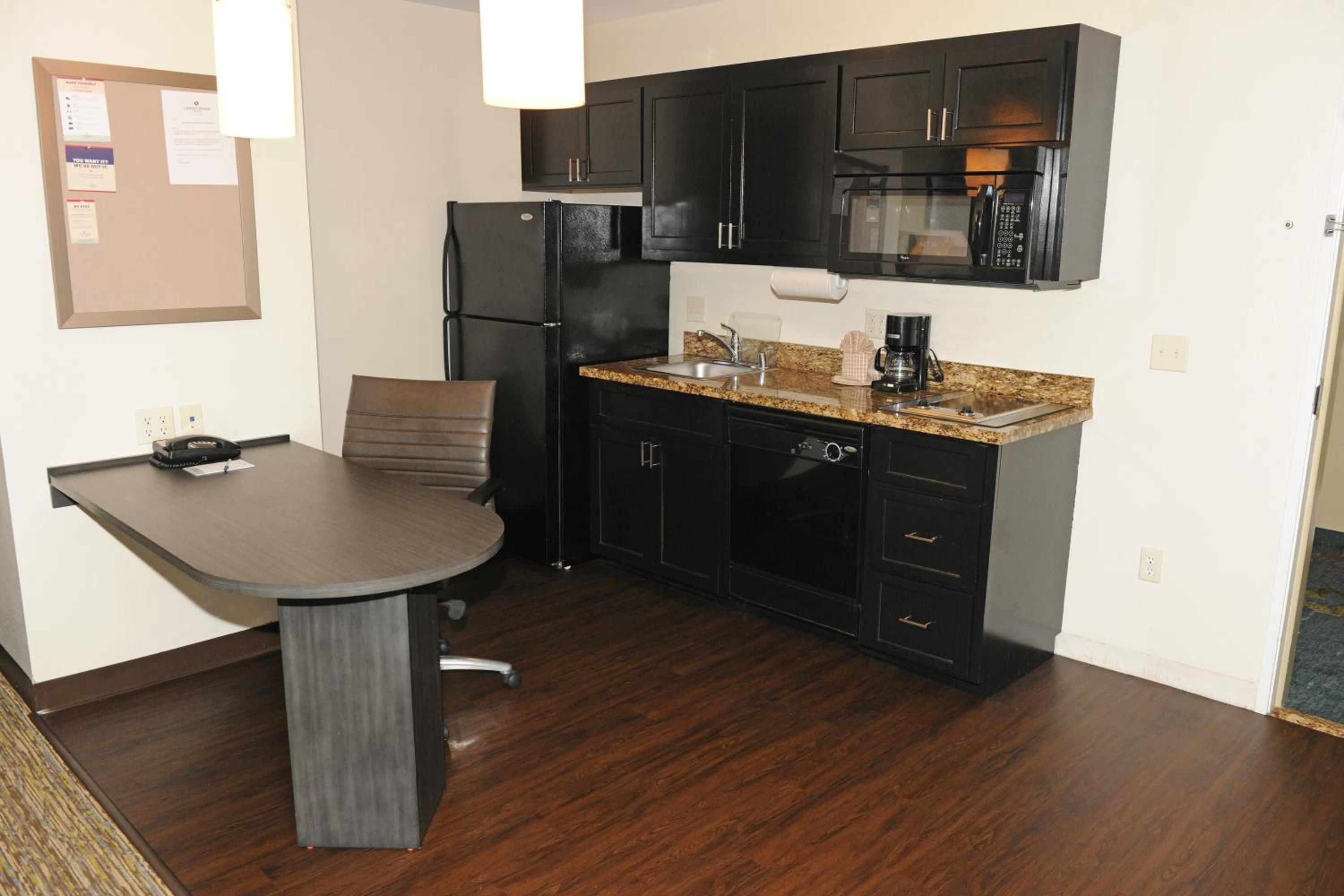 One-Bedroom Suite - Photo 6