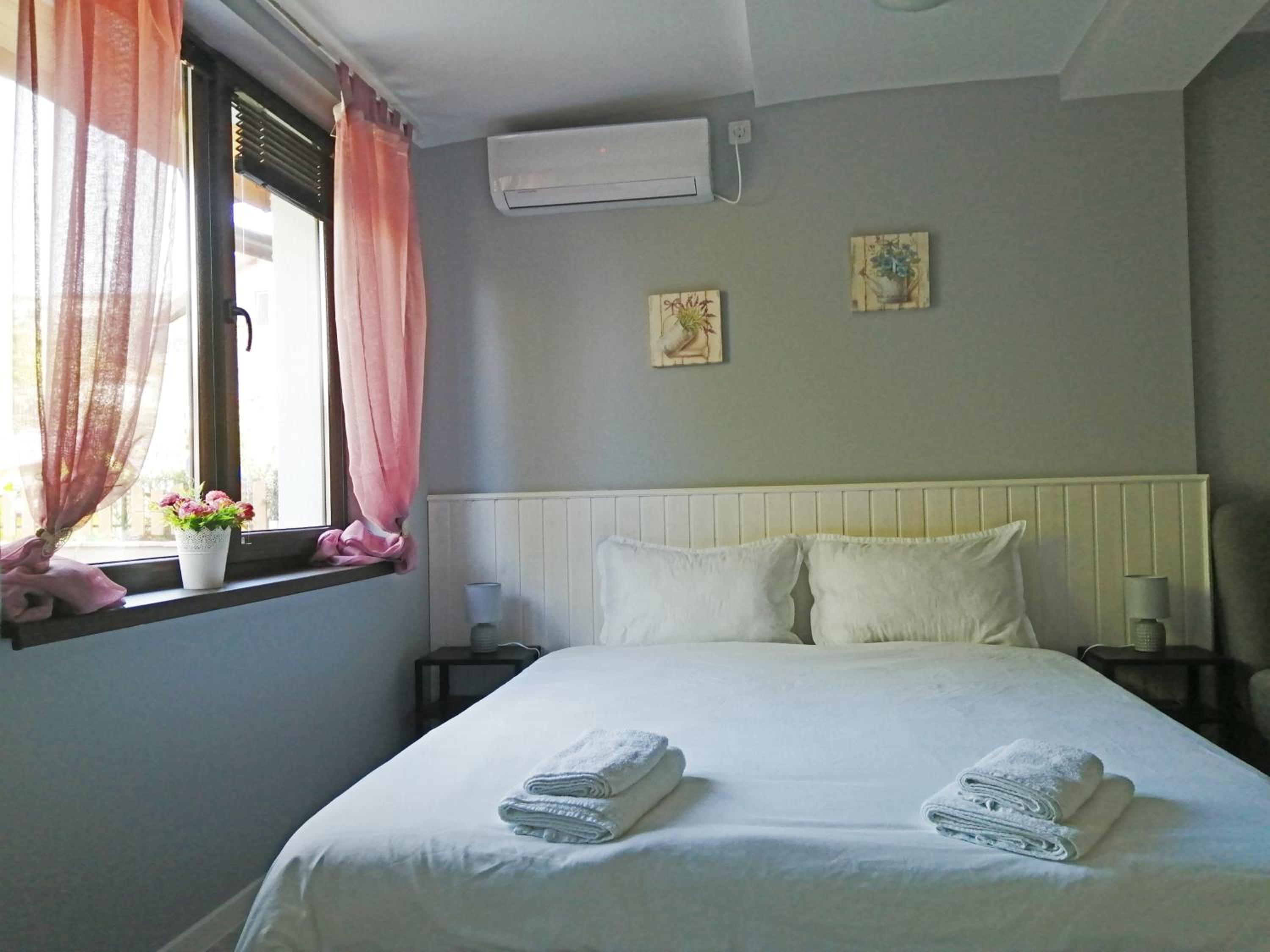 Double Room with Patio - Photo 5