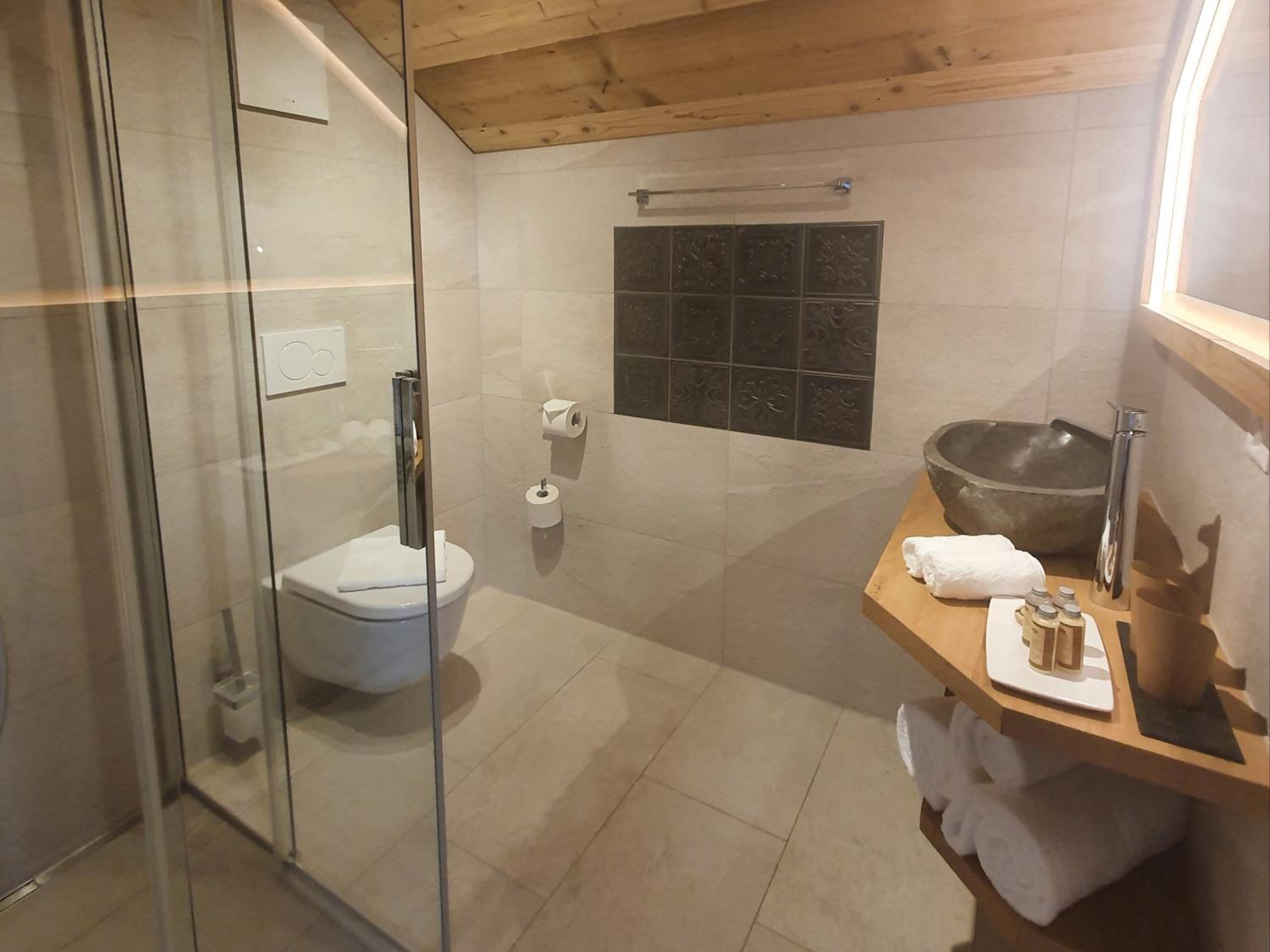 Double Room with Spa Bath photo 3