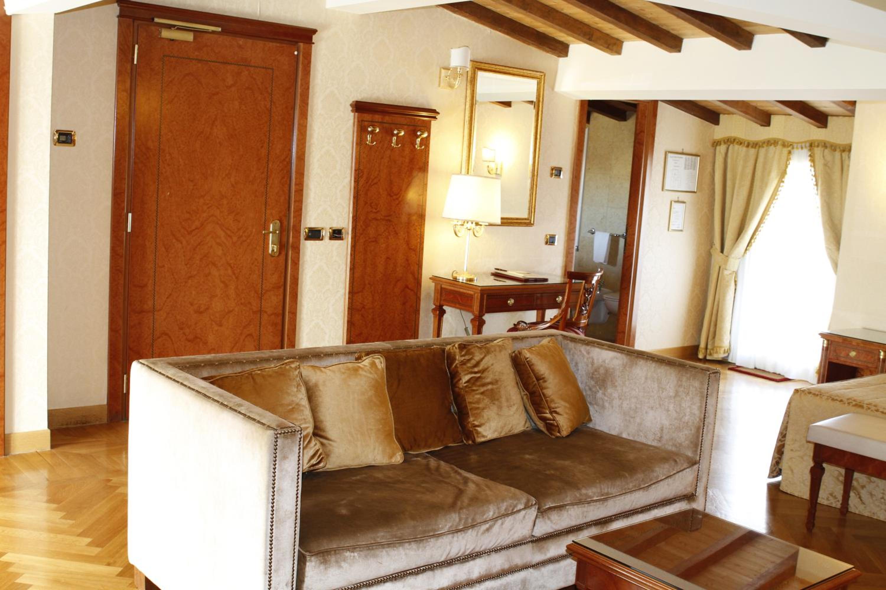 Suite thumbnail 5