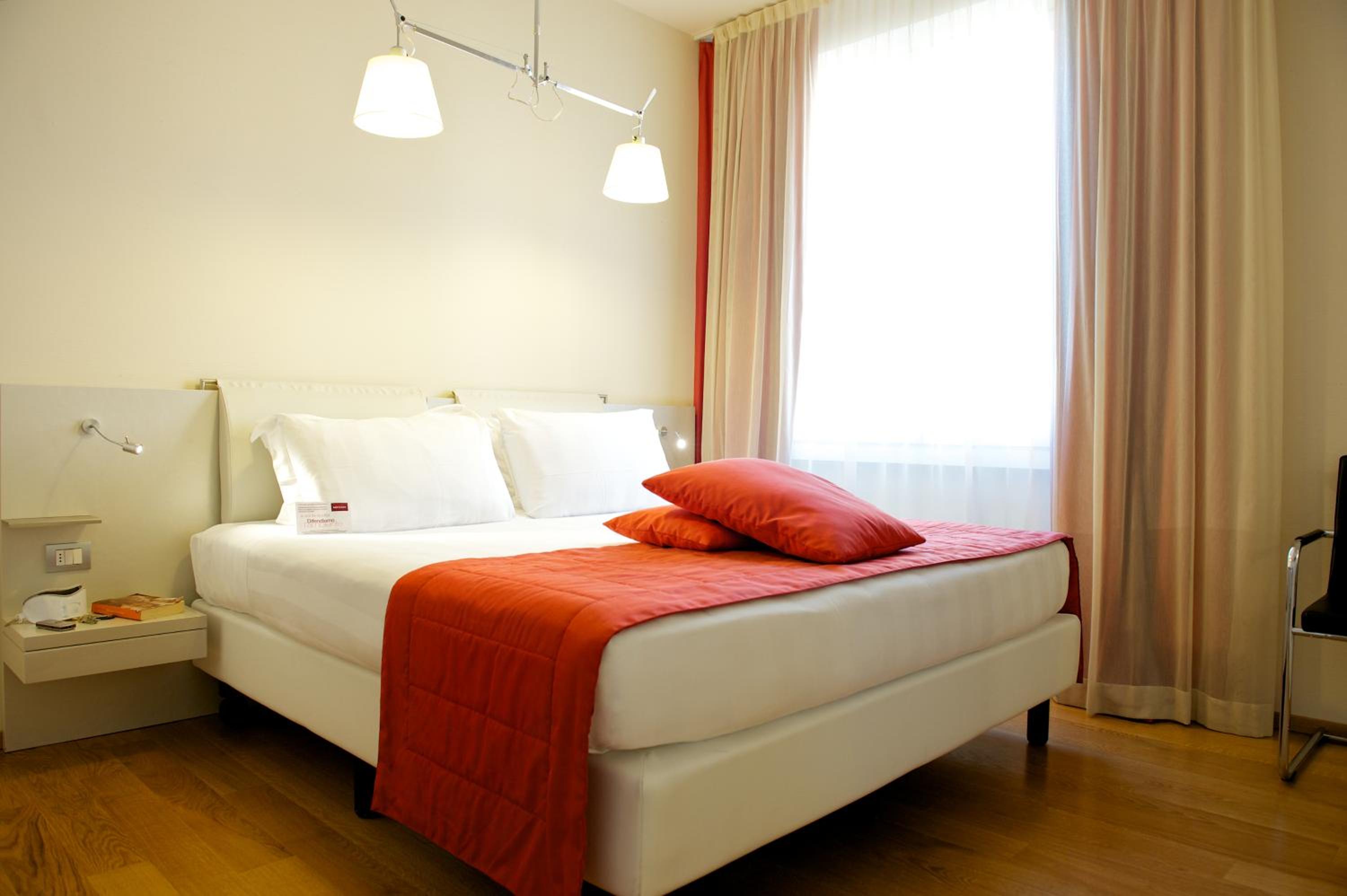 Classic Double Room with King Bed