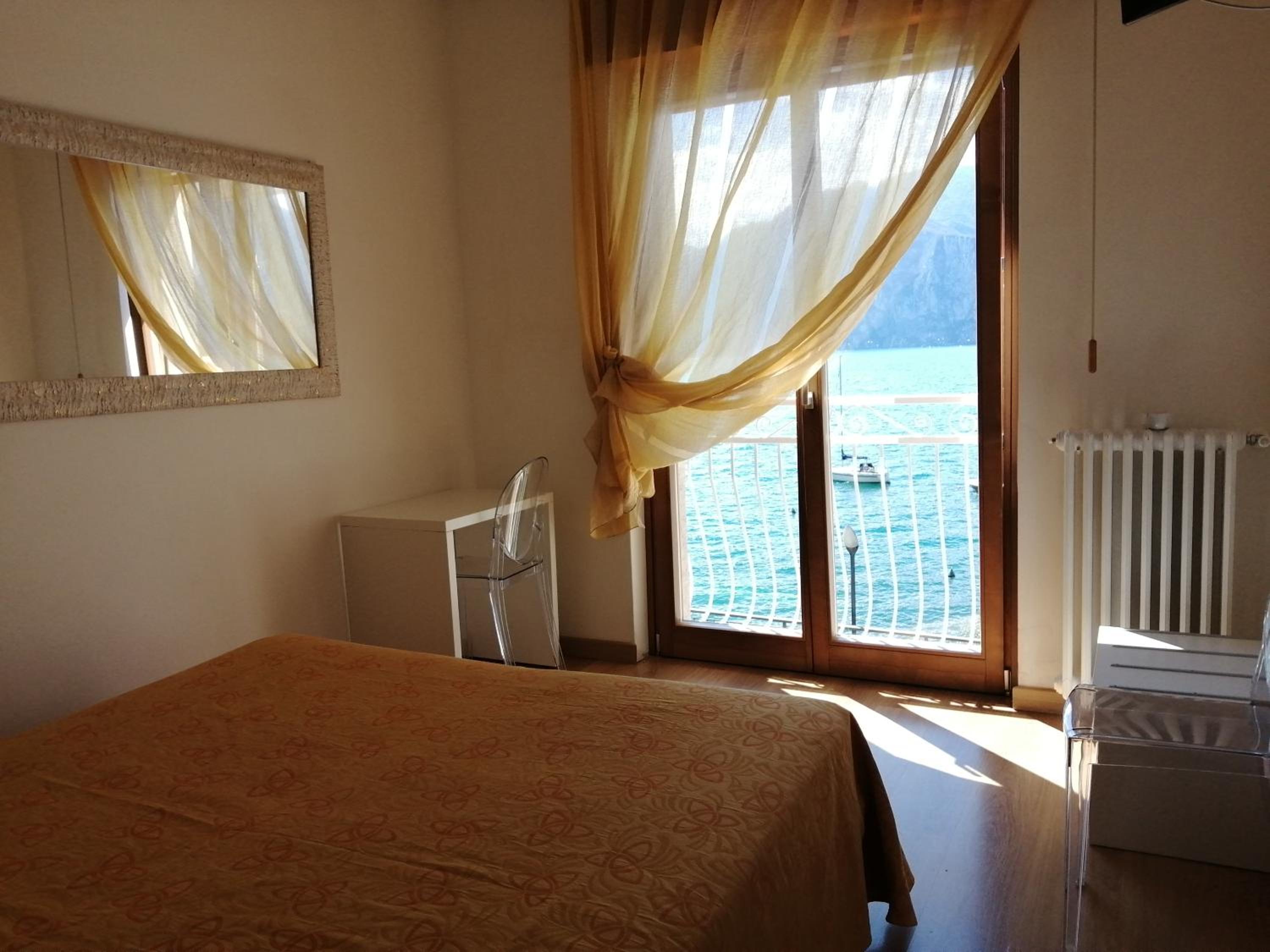 Double Room - Photo 6