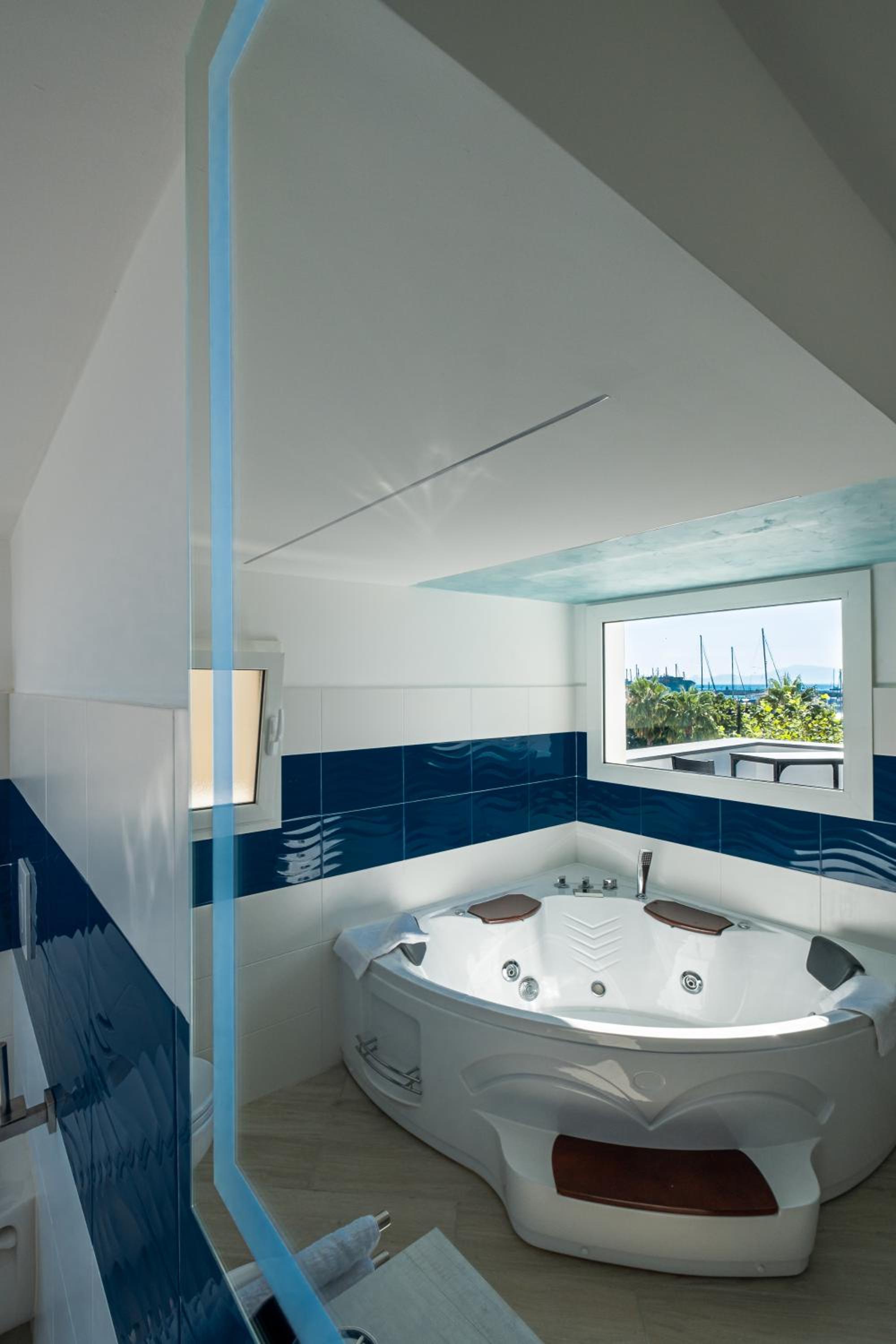 Queen Room with Spa Bath - Photo 3