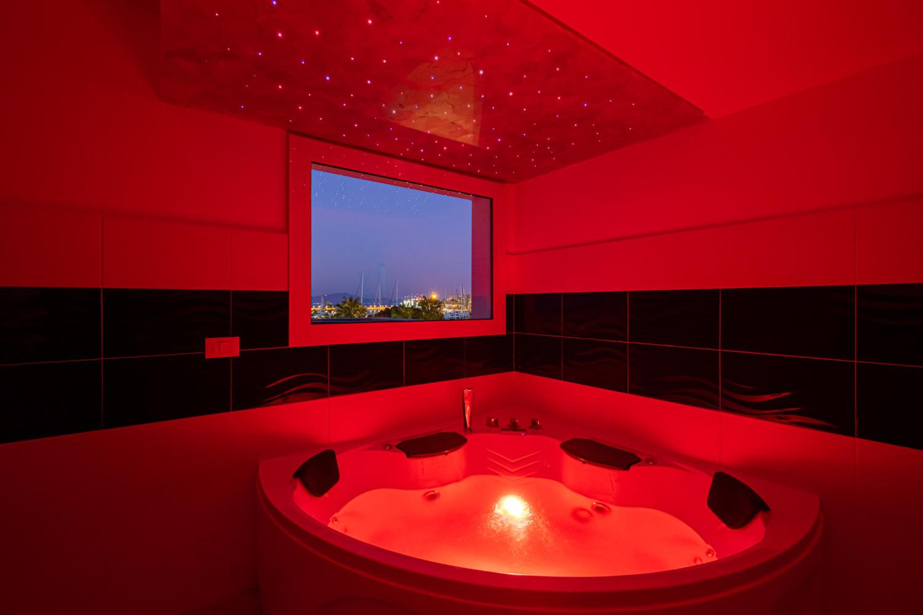 Queen Room with Spa Bath - Photo 5