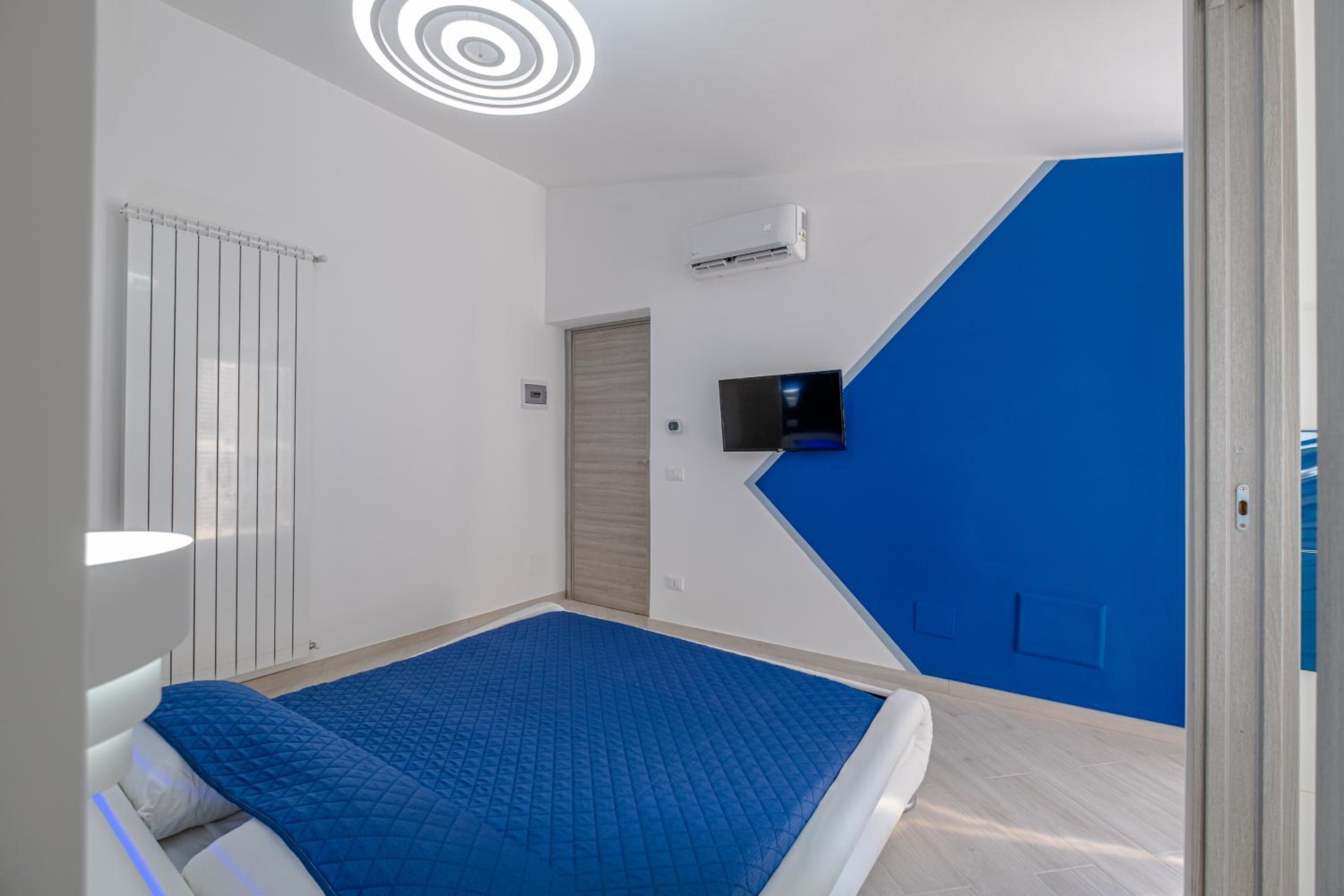 Queen Room with Spa Bath - Photo 9