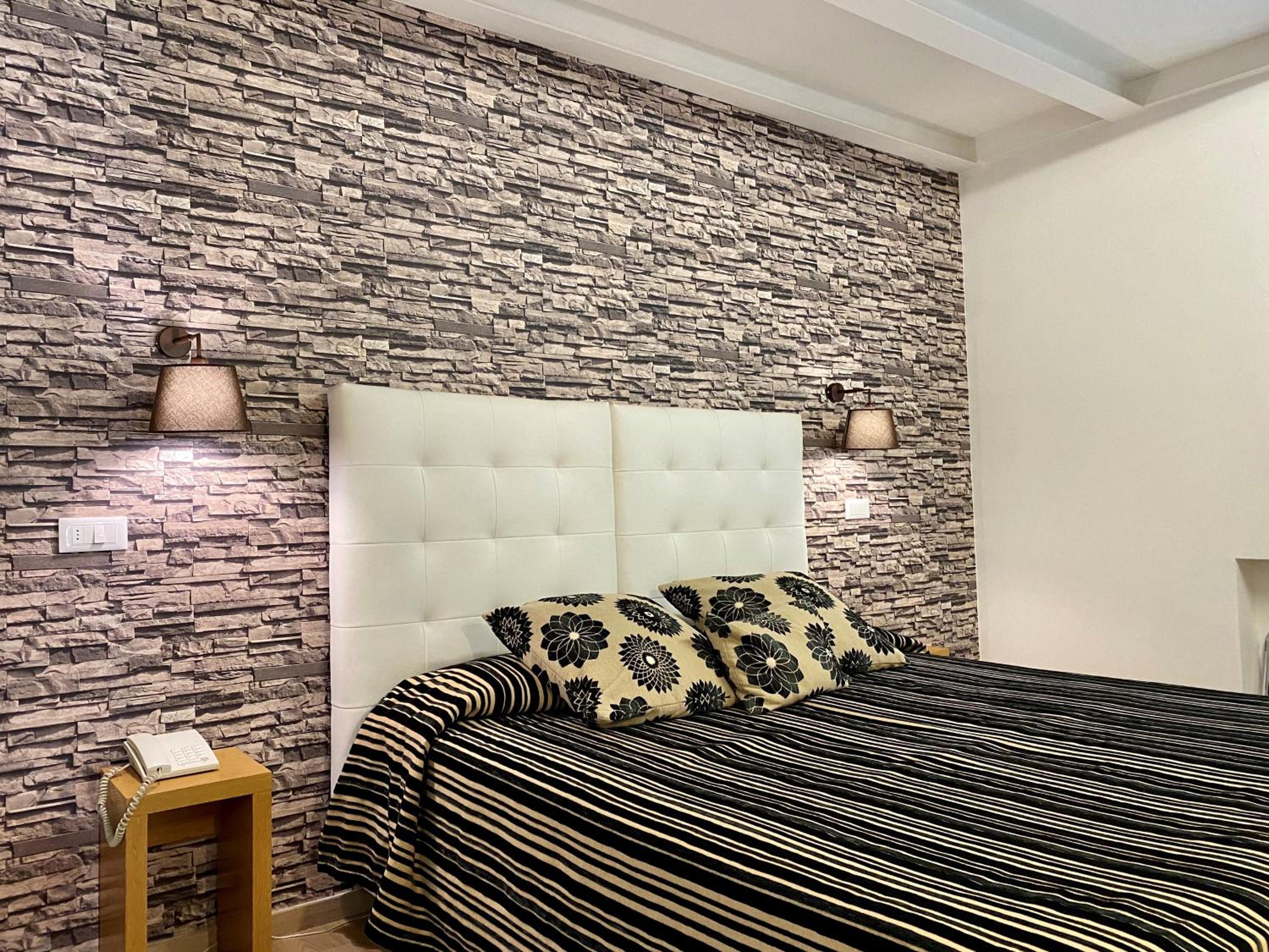 Double or Twin Room - Photo 10