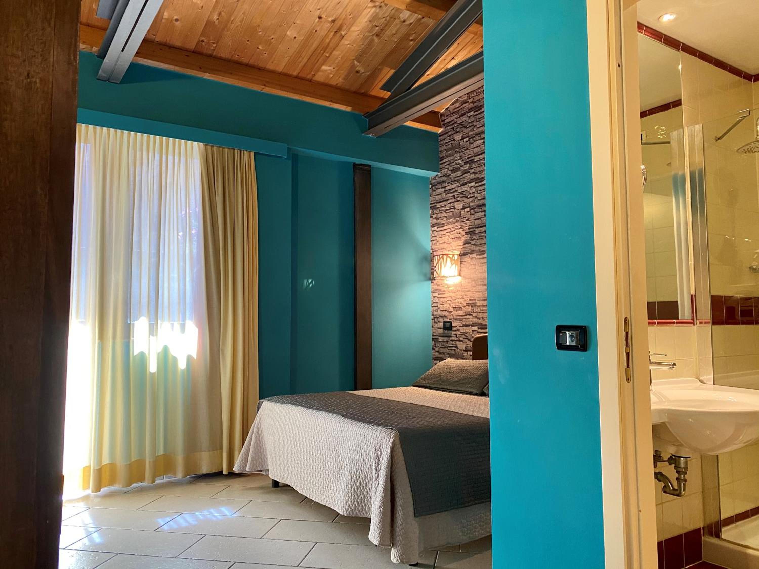 Superior Double or Twin Room - Photo 11