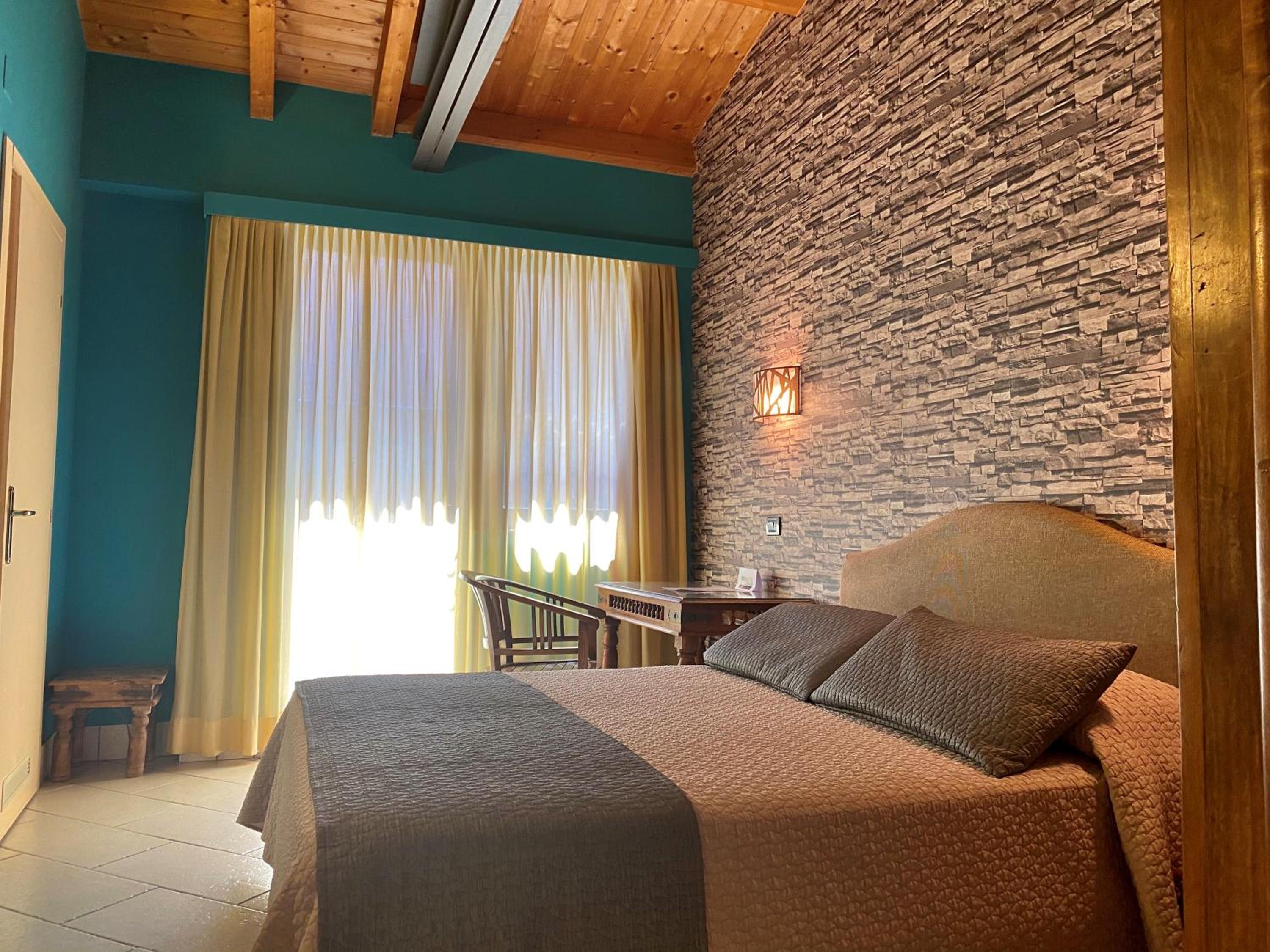 Superior Double or Twin Room - Photo 15
