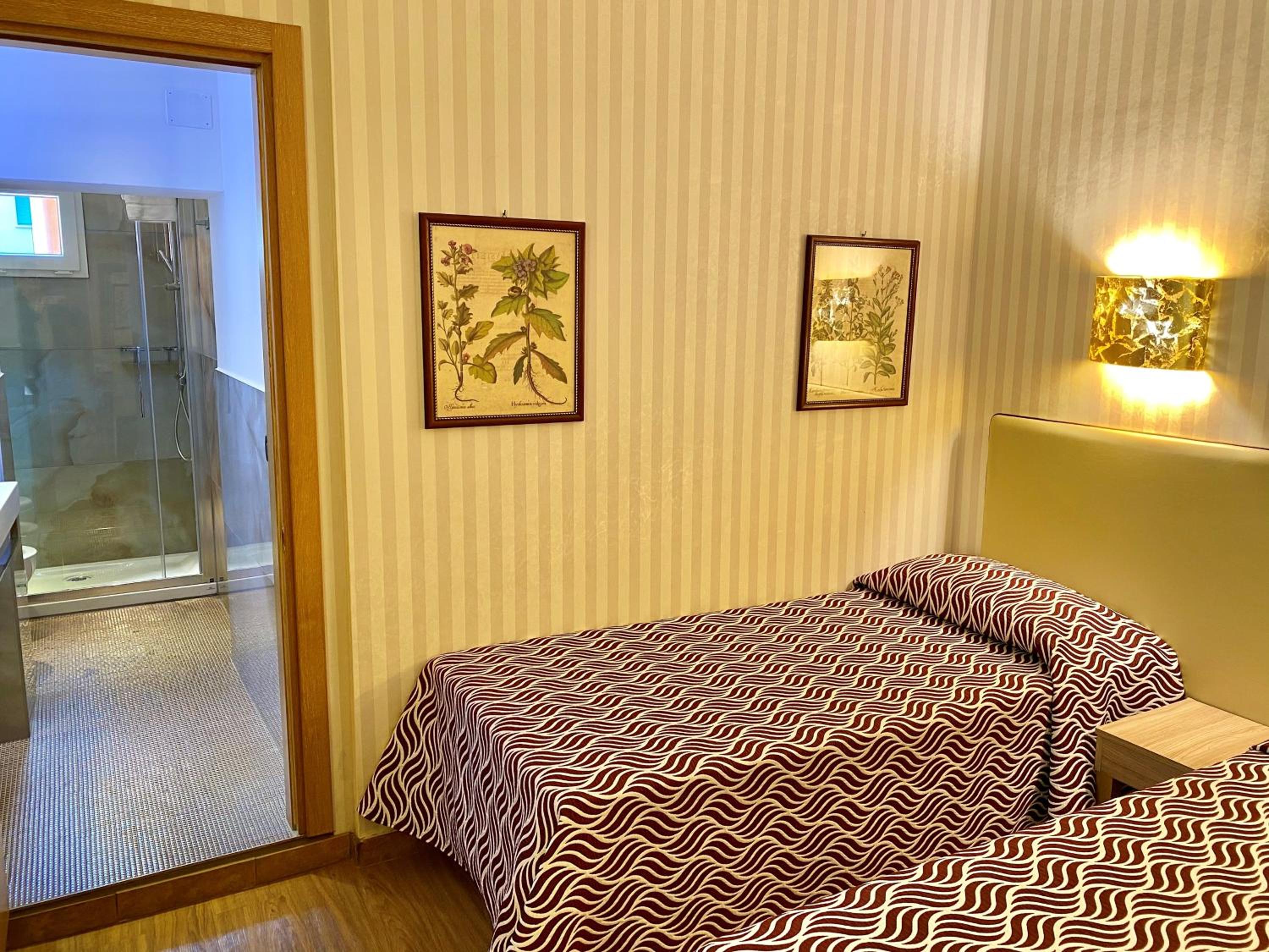 Superior Double or Twin Room - Photo 13