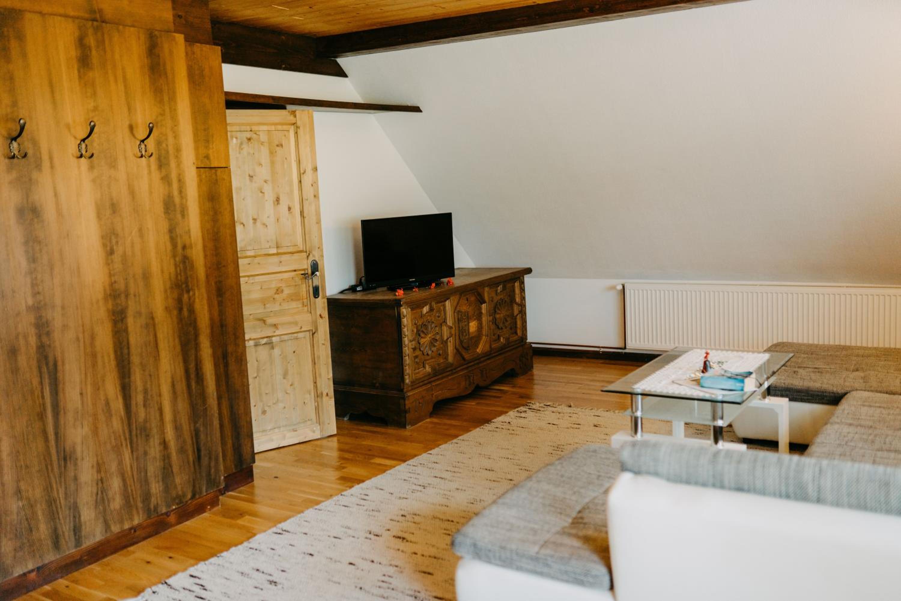 Three-Bedroom Apartment with Balcony photo 2