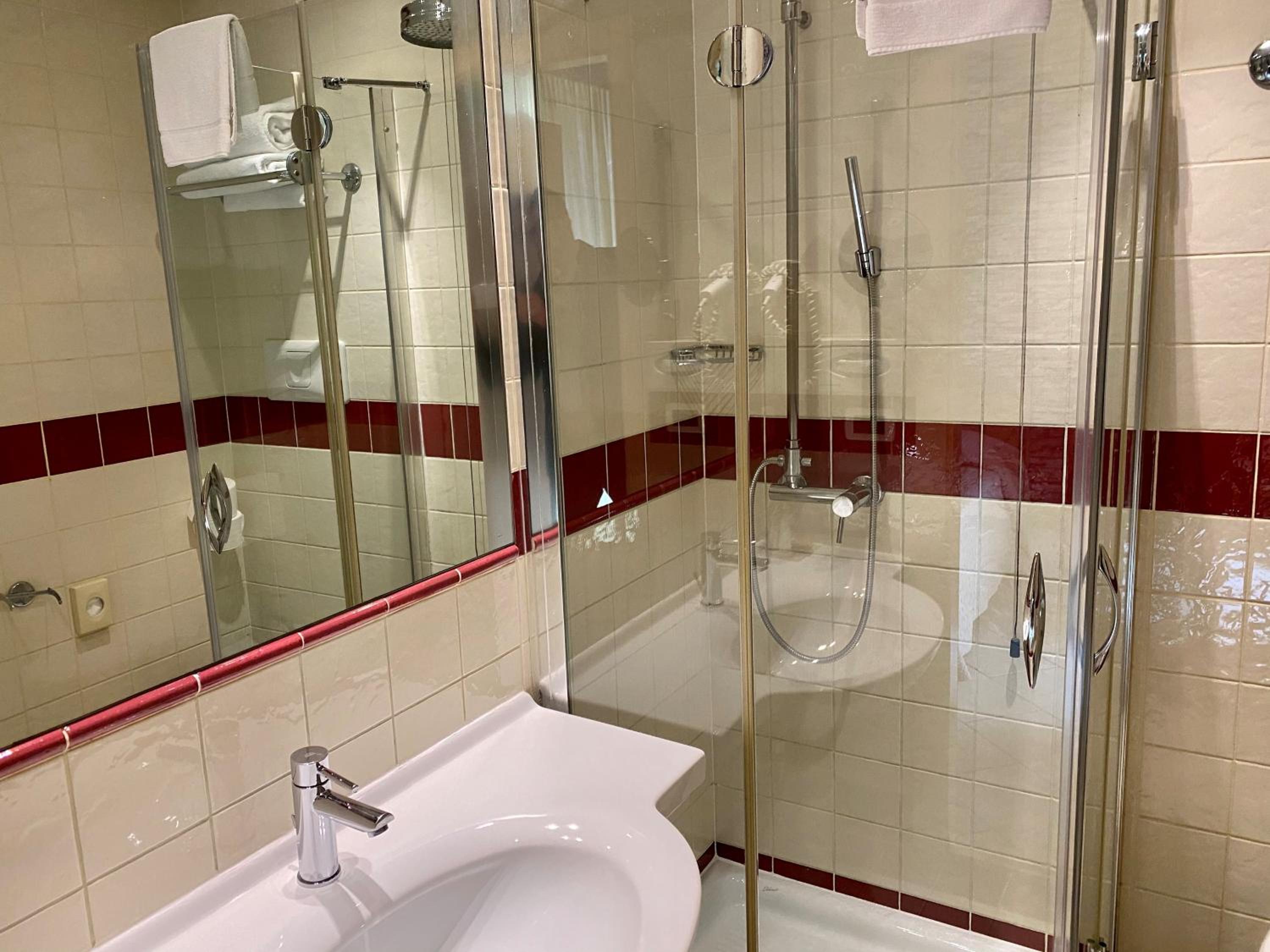 Double or Twin Room - Photo 13