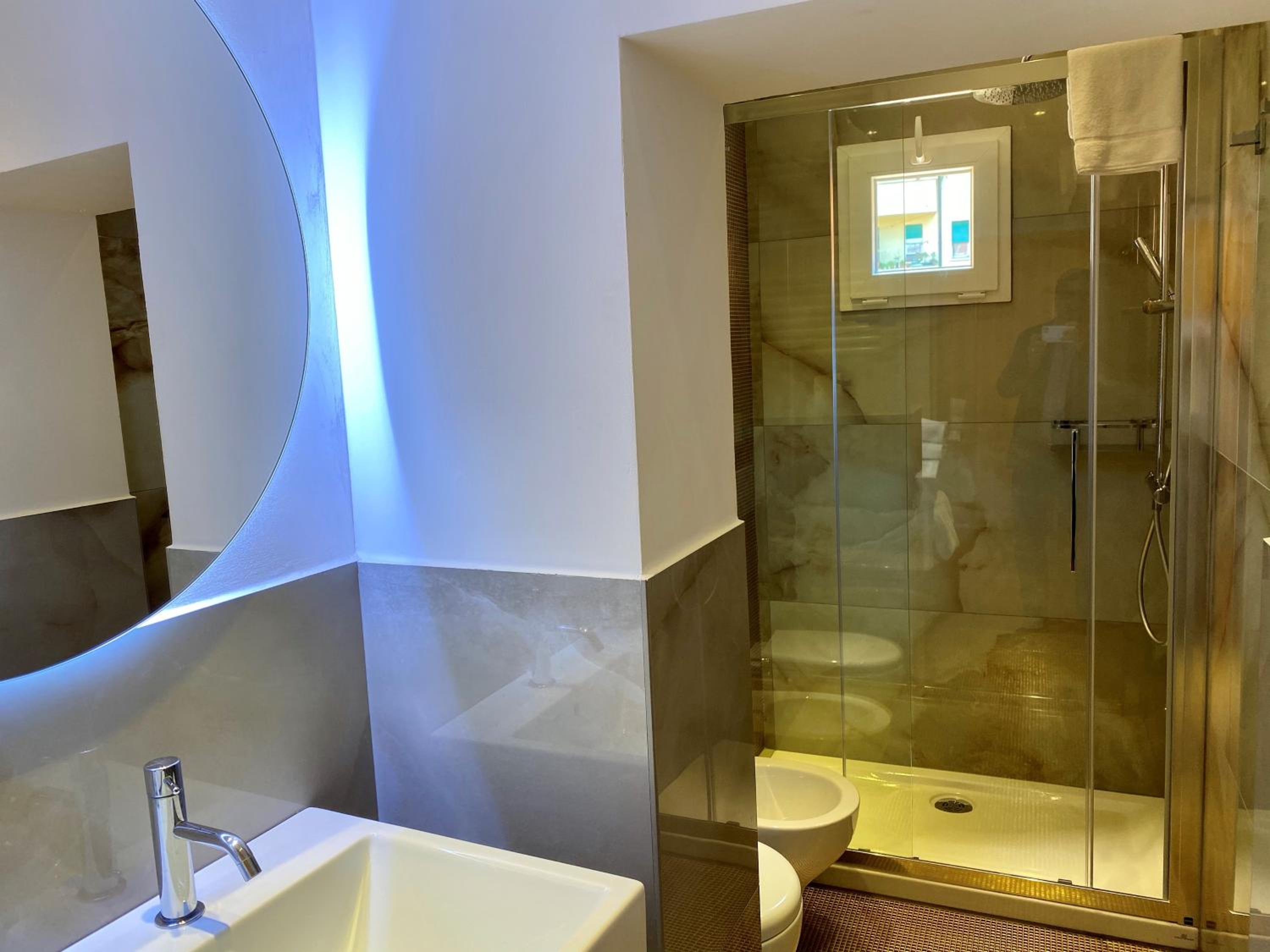 Superior Double or Twin Room - Photo 18
