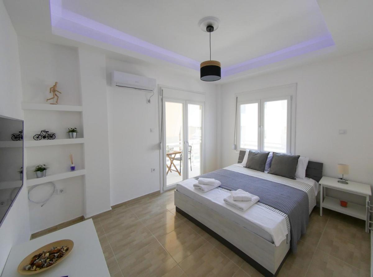 One-Bedroom Apartment photo 1