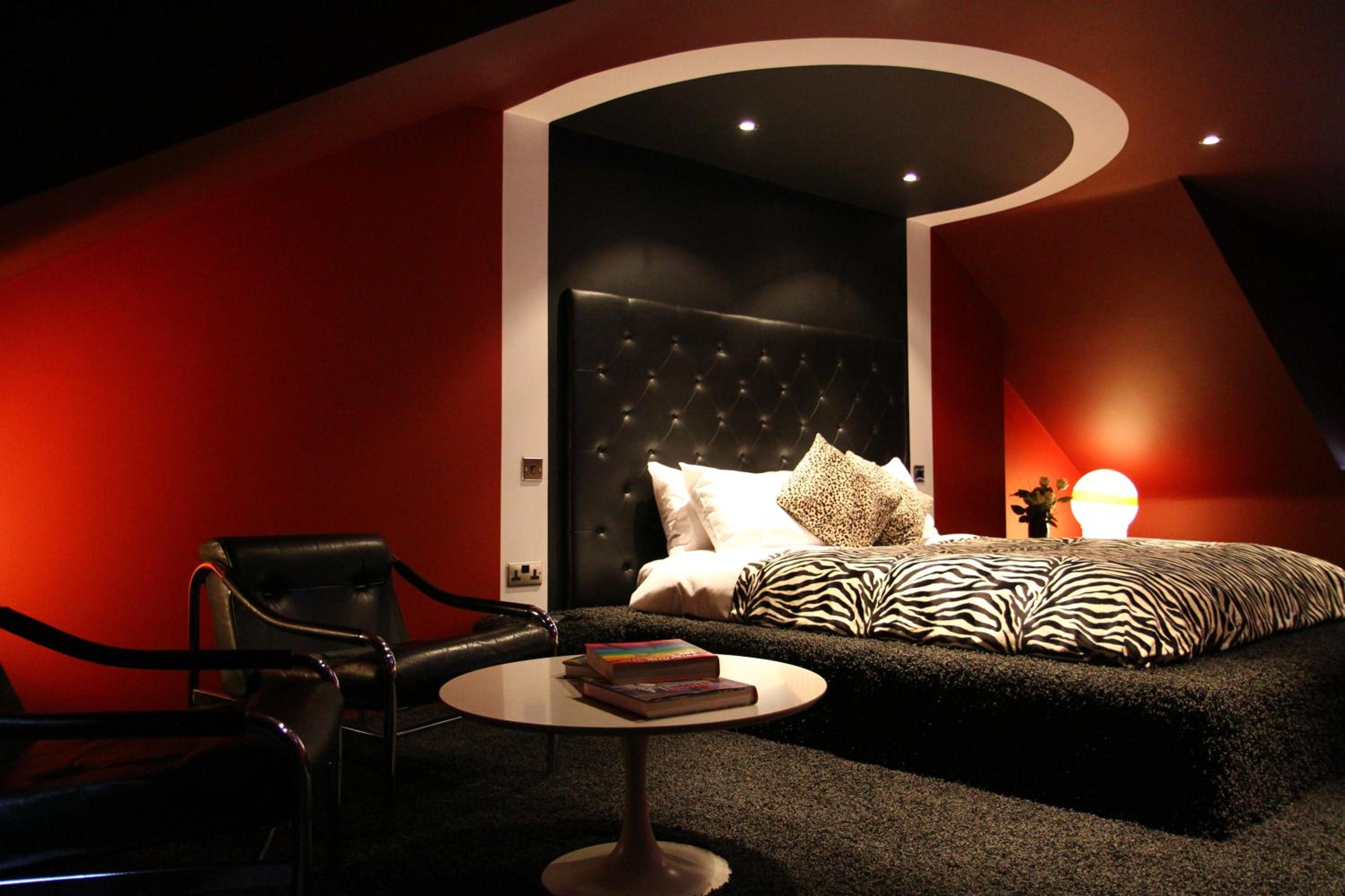 Suite 72 En-Suite photo 2