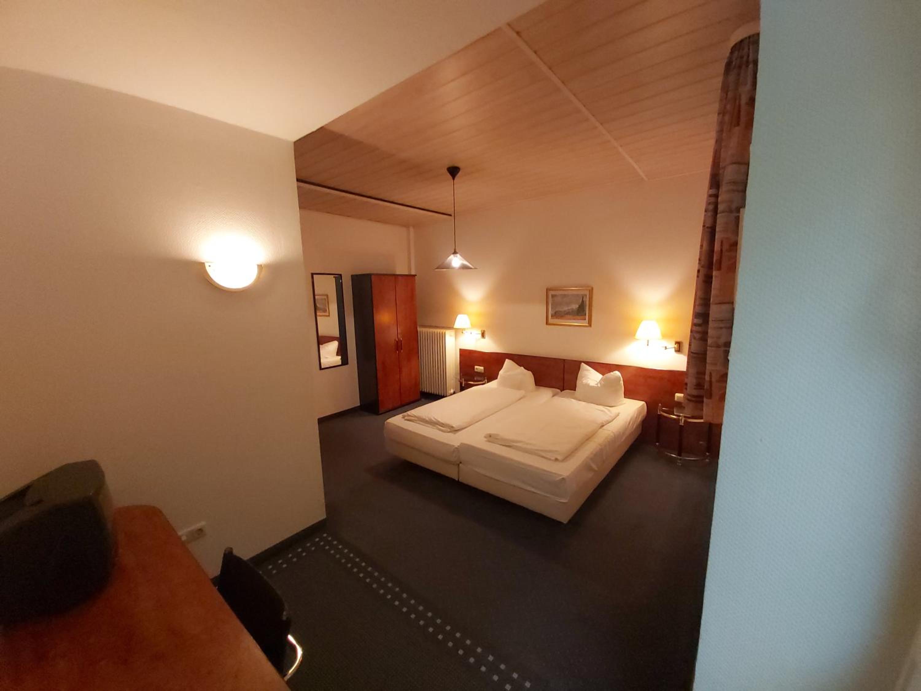Double or Twin Room with Extra Bed photo 3