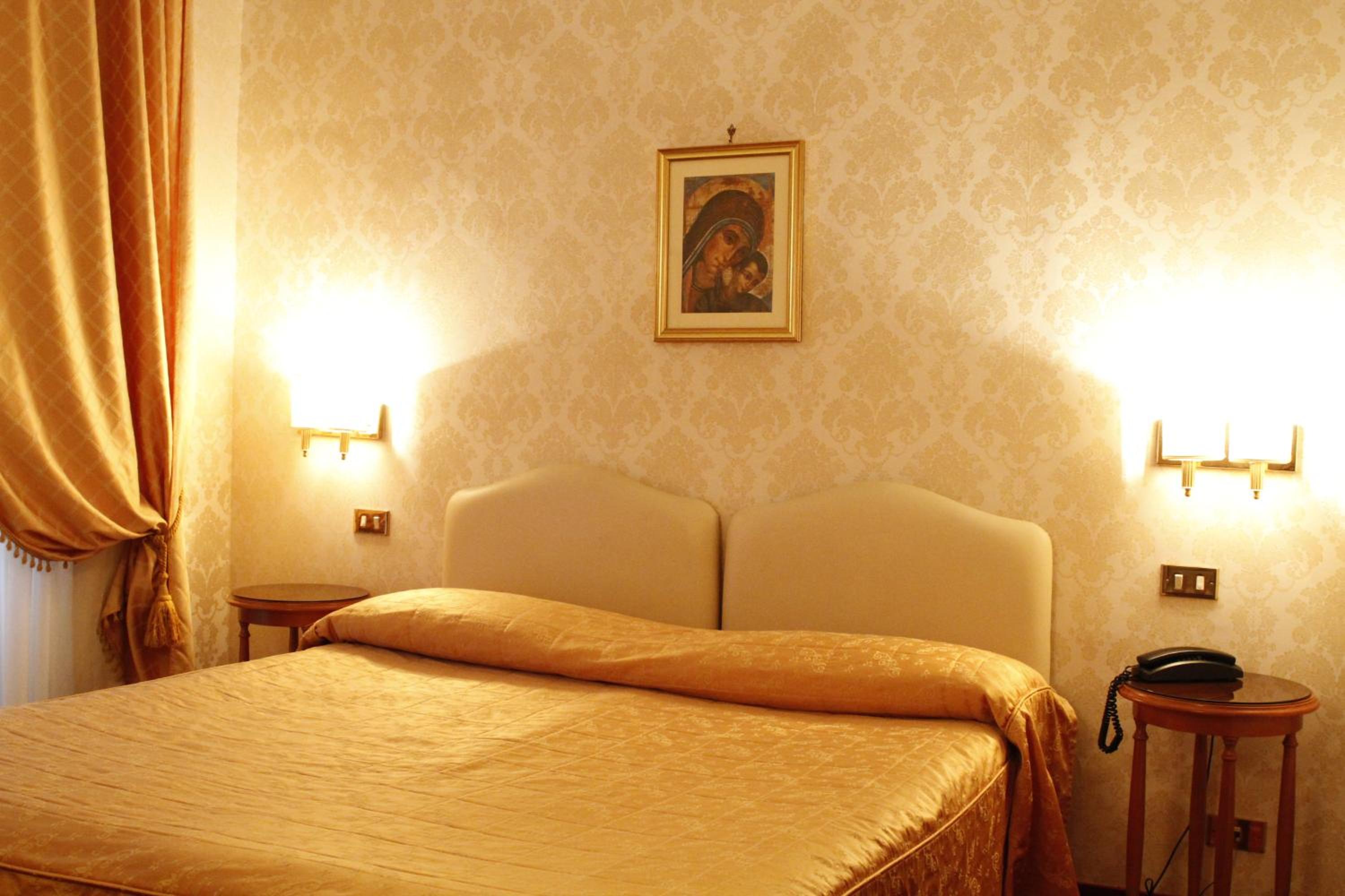 Single Room photo 3