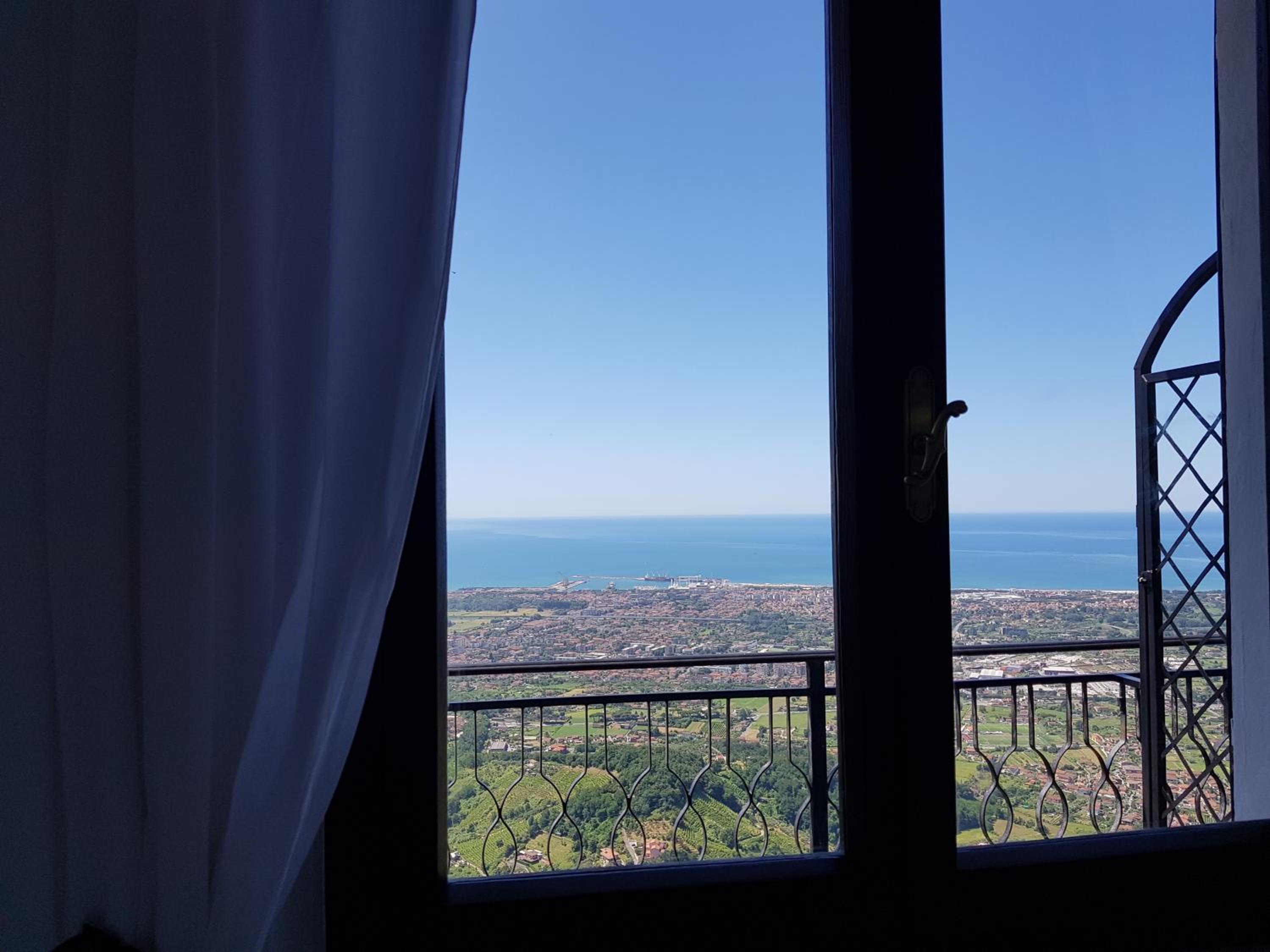 Two Connecting Double Rooms with Balcony and Sea View