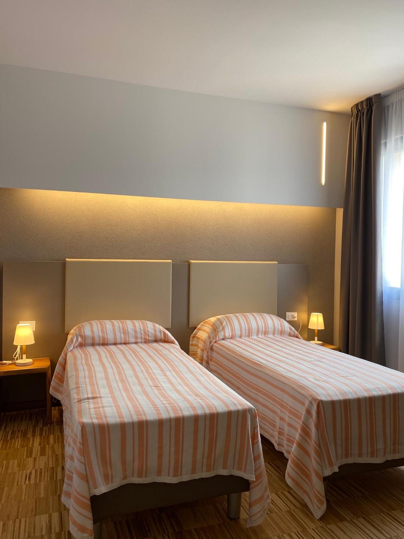 Twin Room - Photo 4