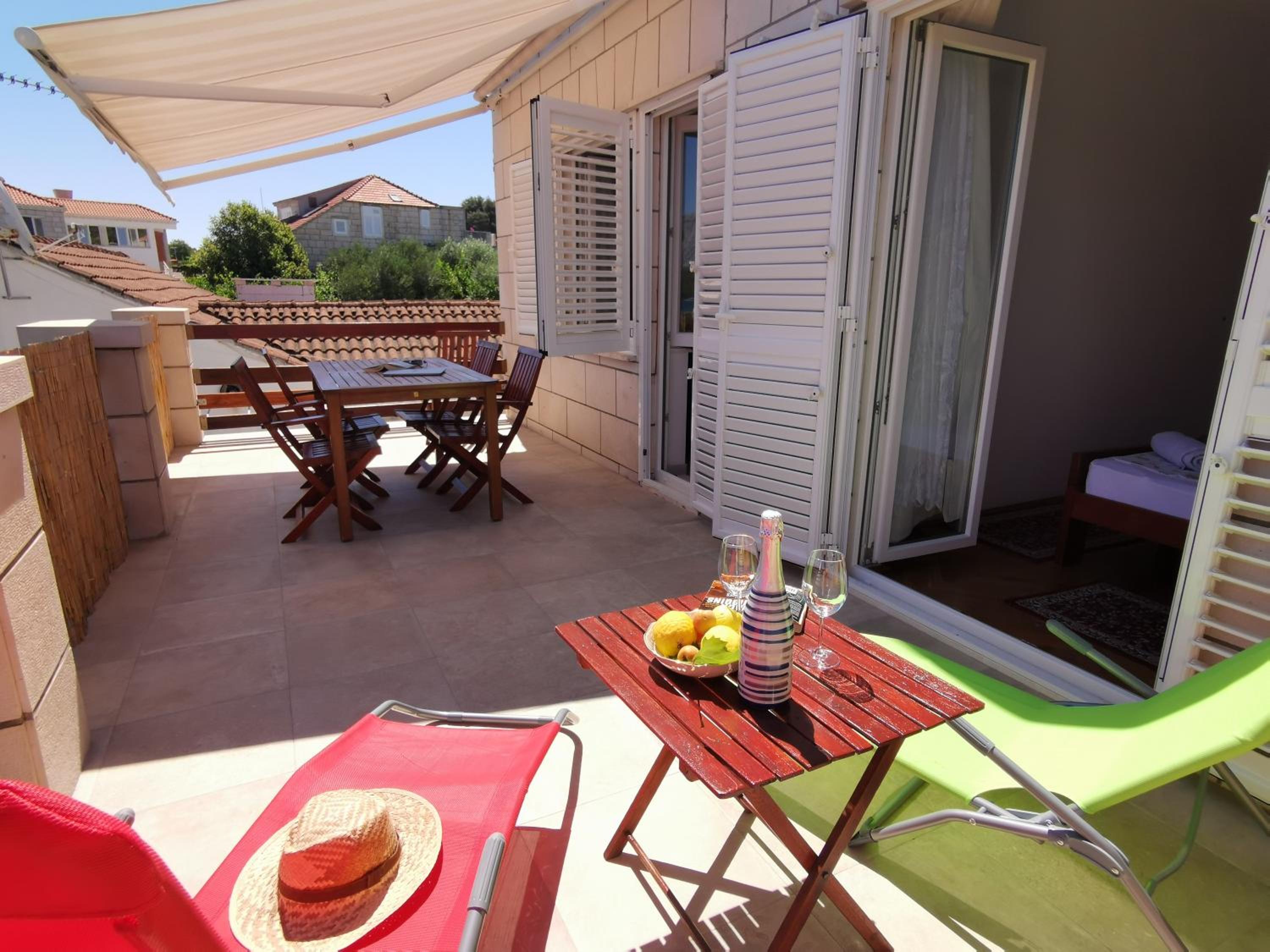 Apartment with Terrace and Sea View photo 2