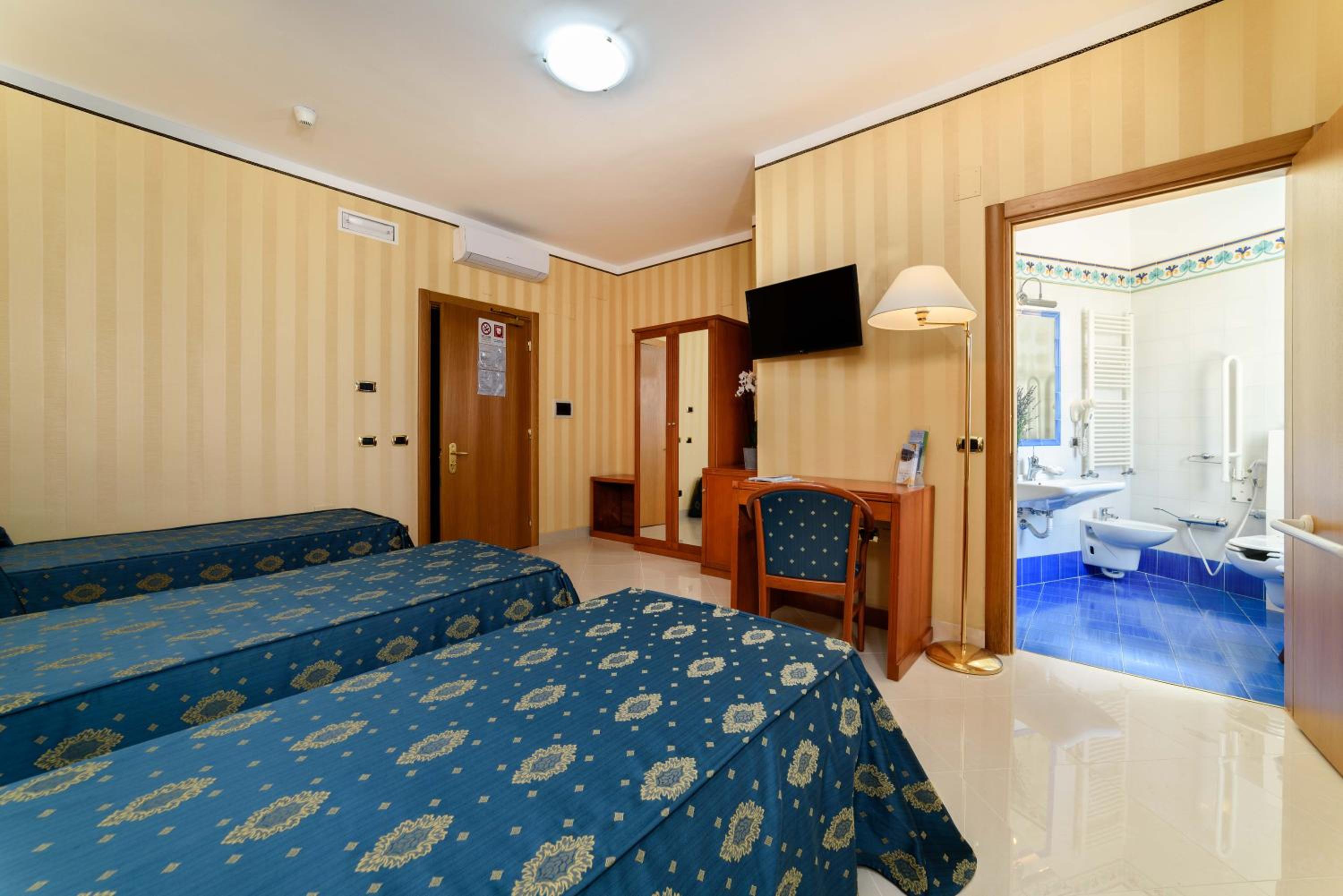Triple Room photo 2