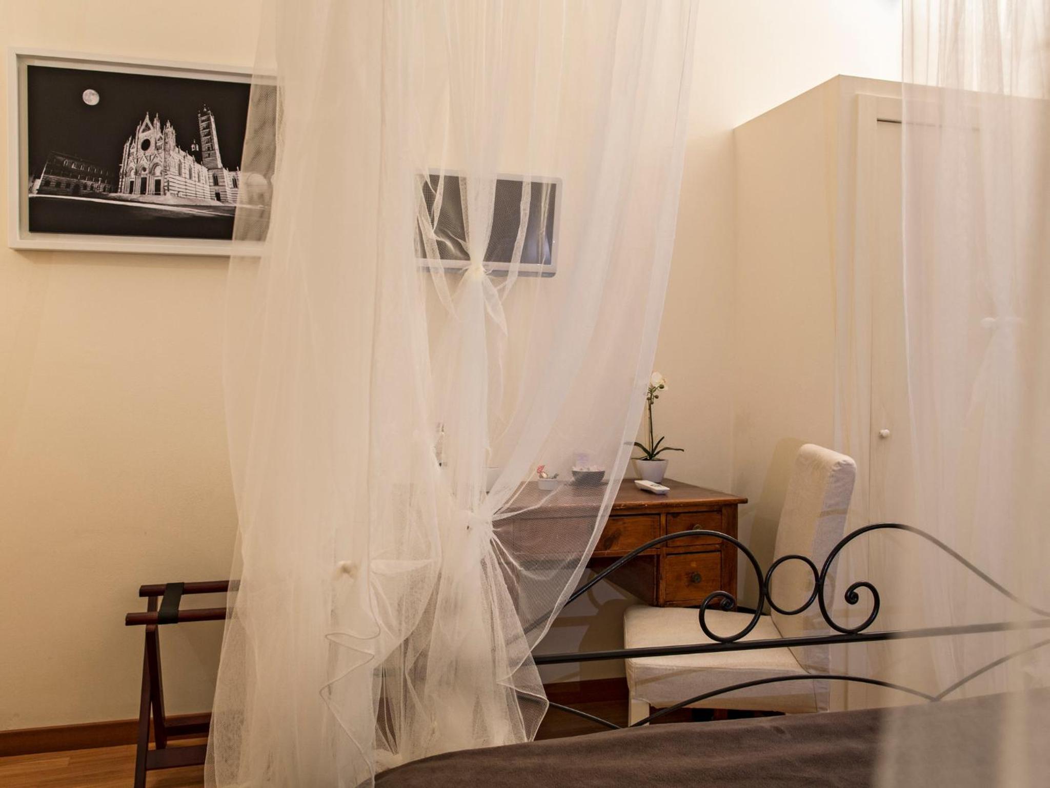 Classic Double or Twin Room - Photo 19