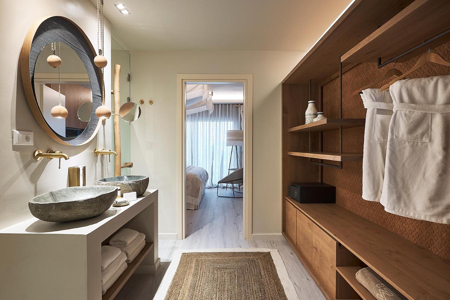 Grand Two Bedroom Suite with Private Pool - Photo 10