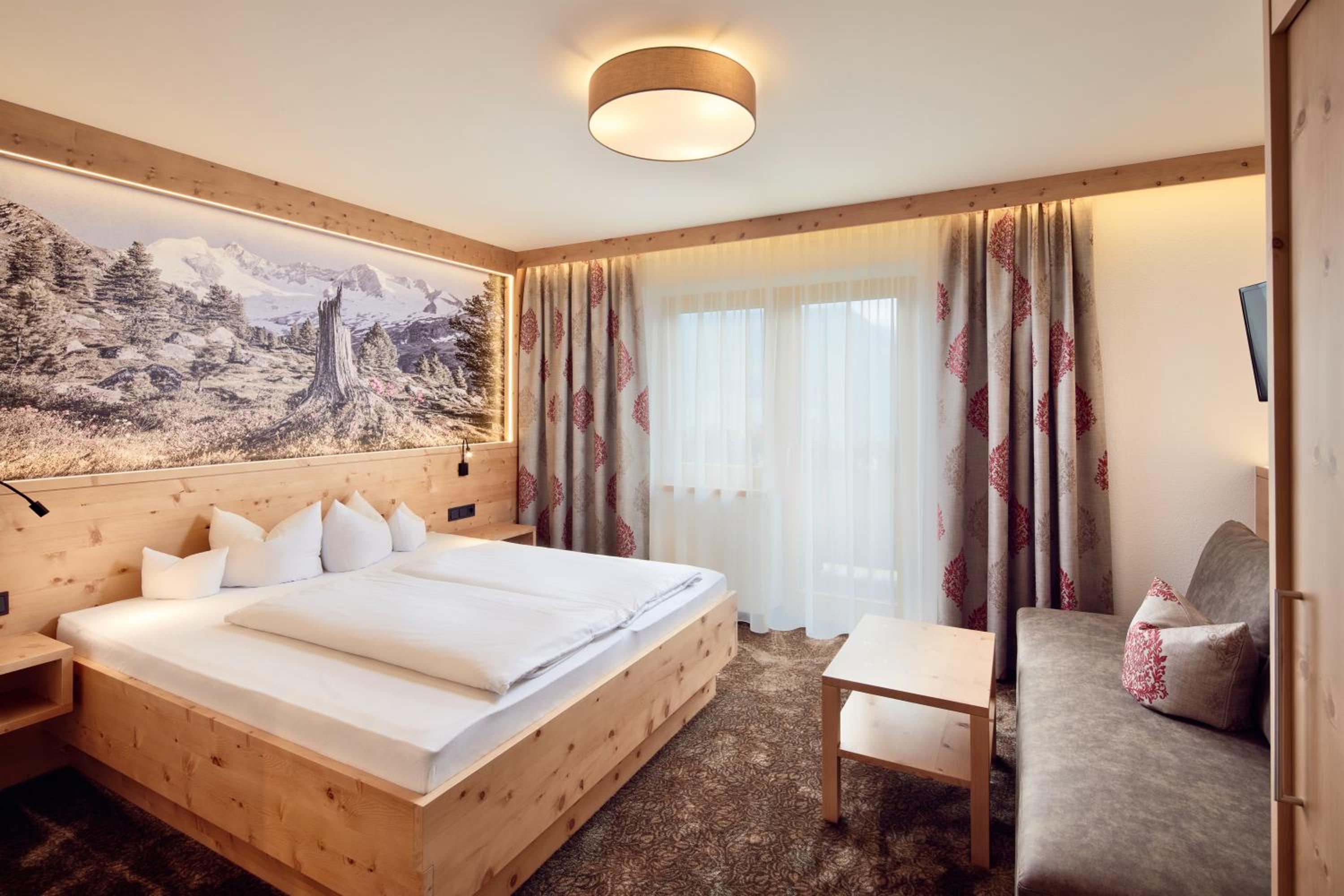 Deluxe Double Room with Balcony photo 1