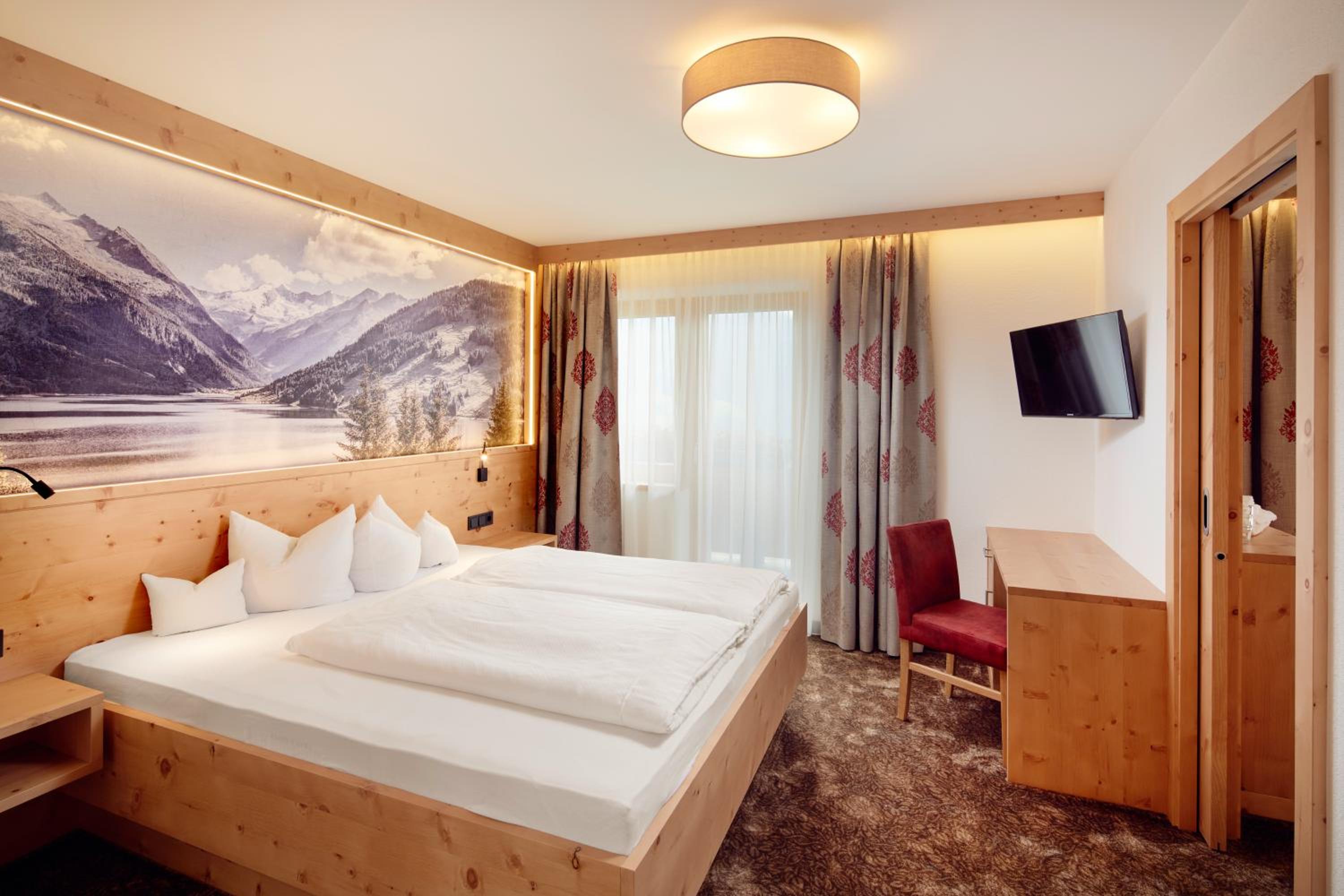 Deluxe Suite photo 1