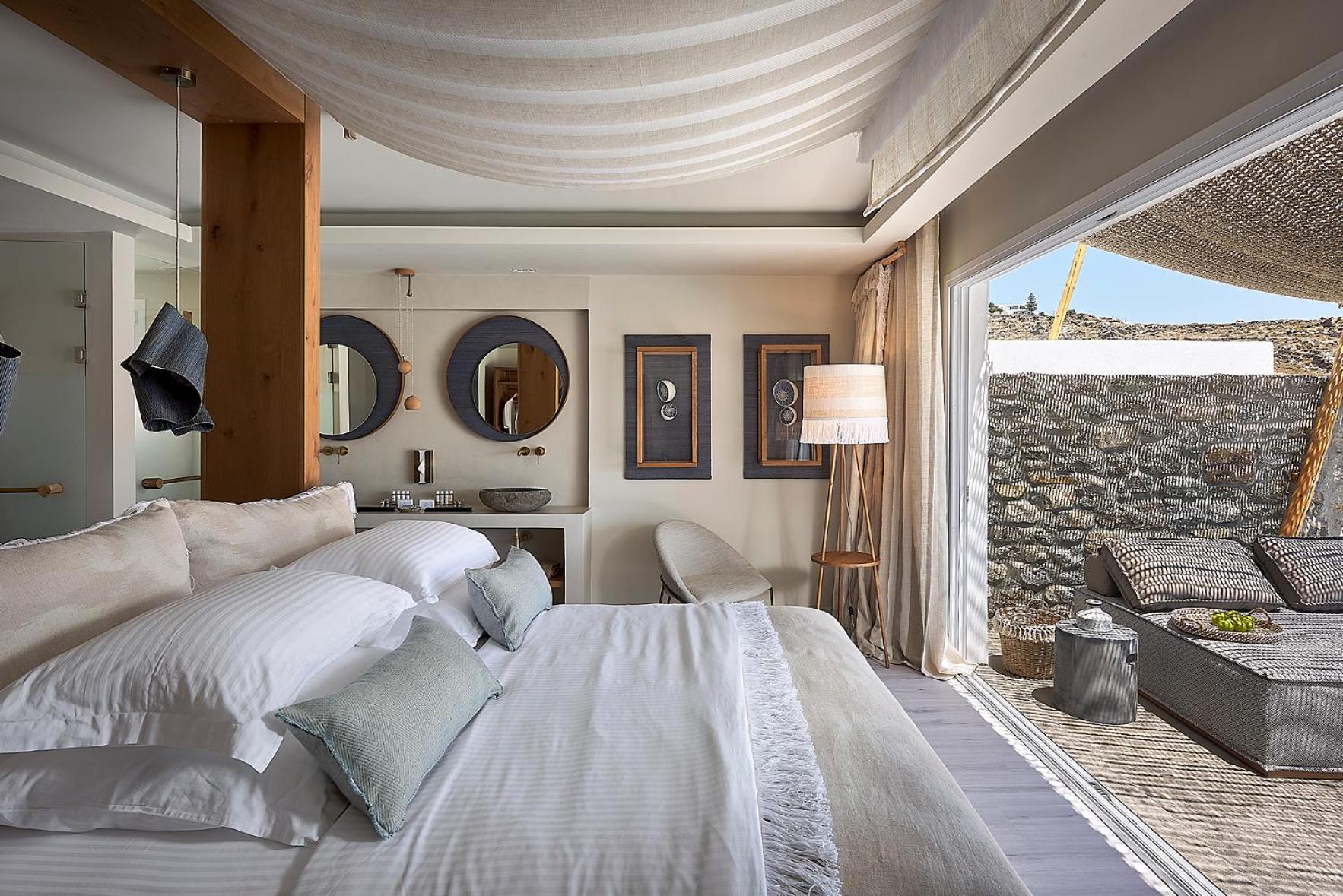 Exclusive Suite with Private Pool  - Photo 3