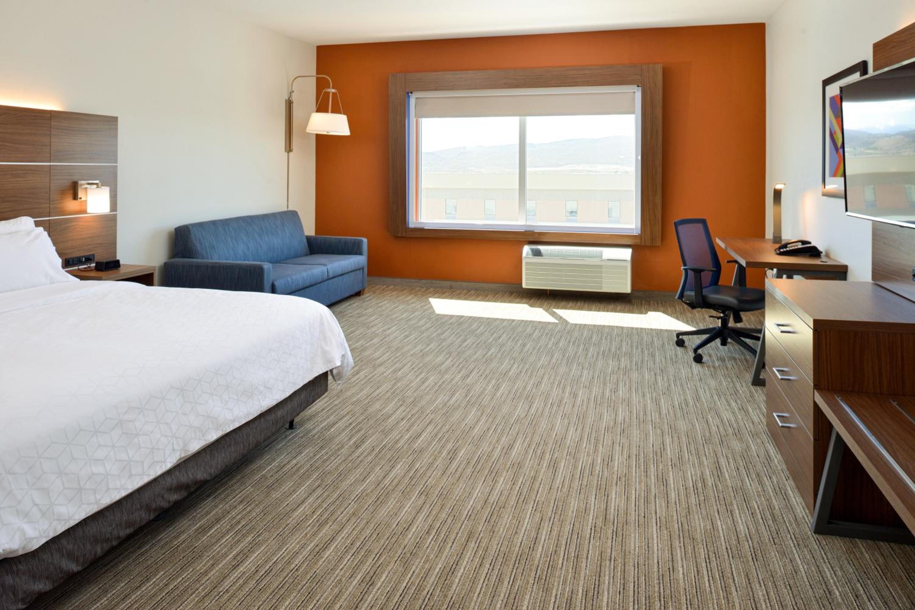 King suite with Bath Tub - hearing Accessible/Non-Smoking - Photo 3
