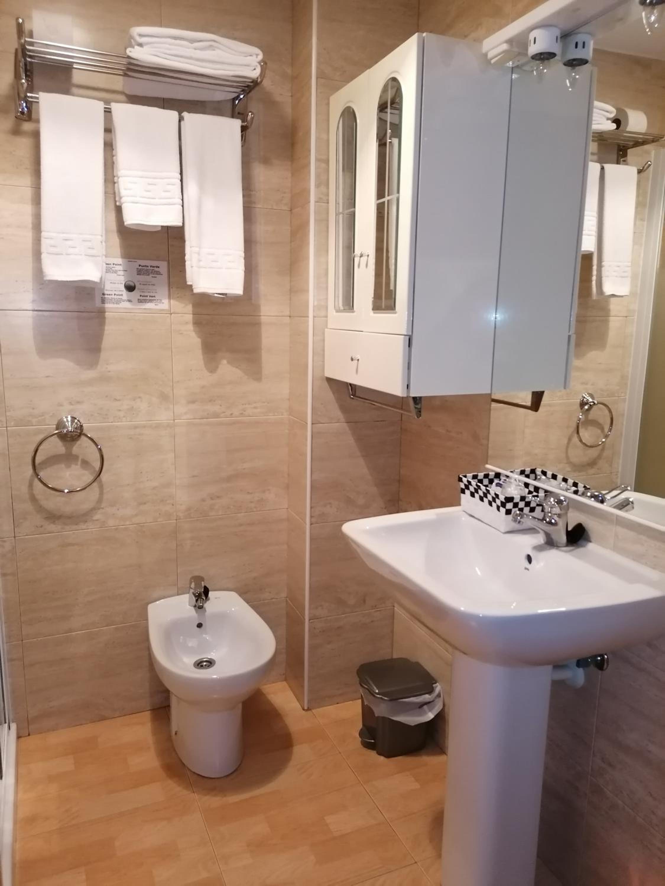 Triple Room with Bathroom photo 2