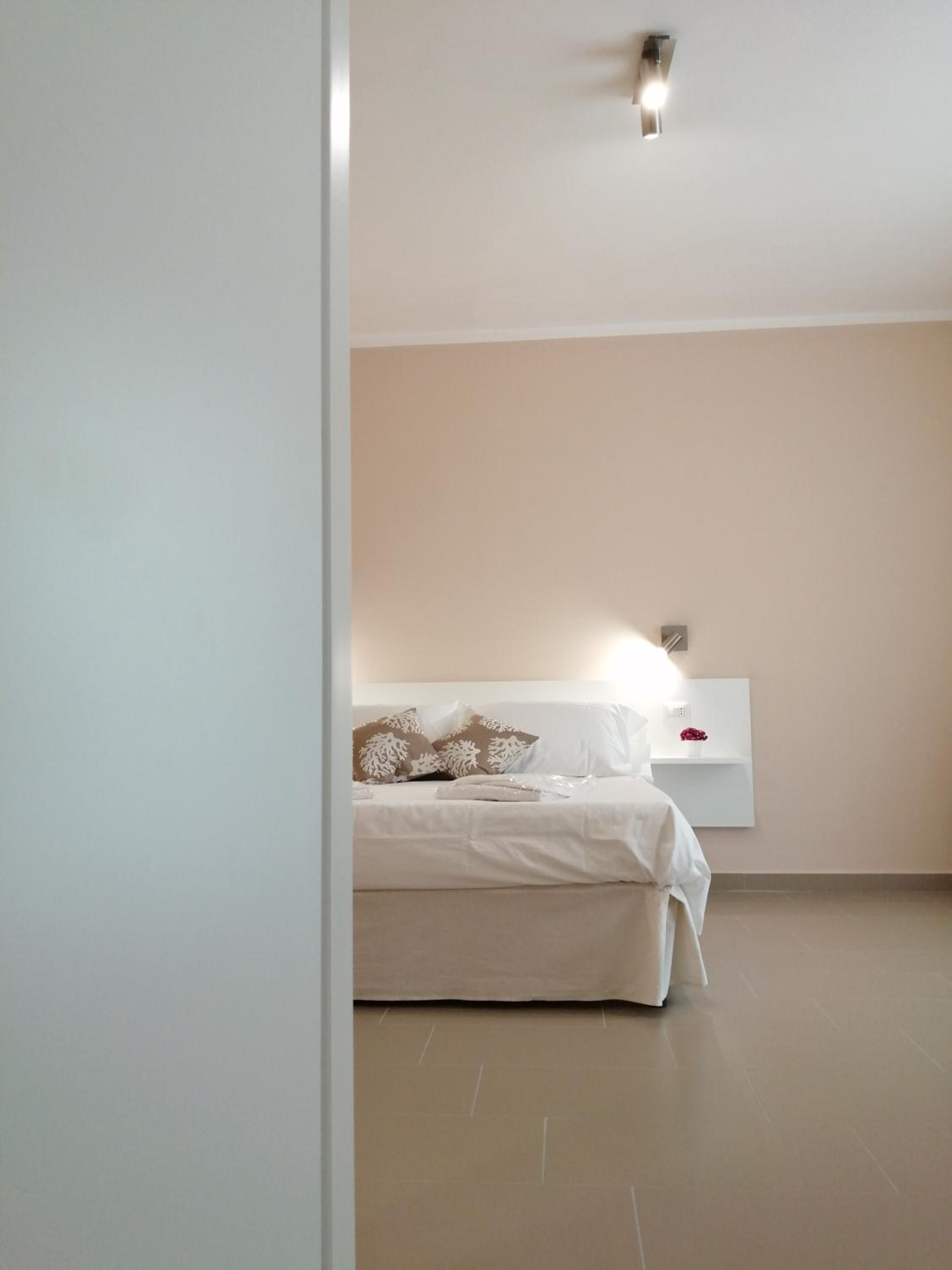Deluxe Double Room - Photo 10